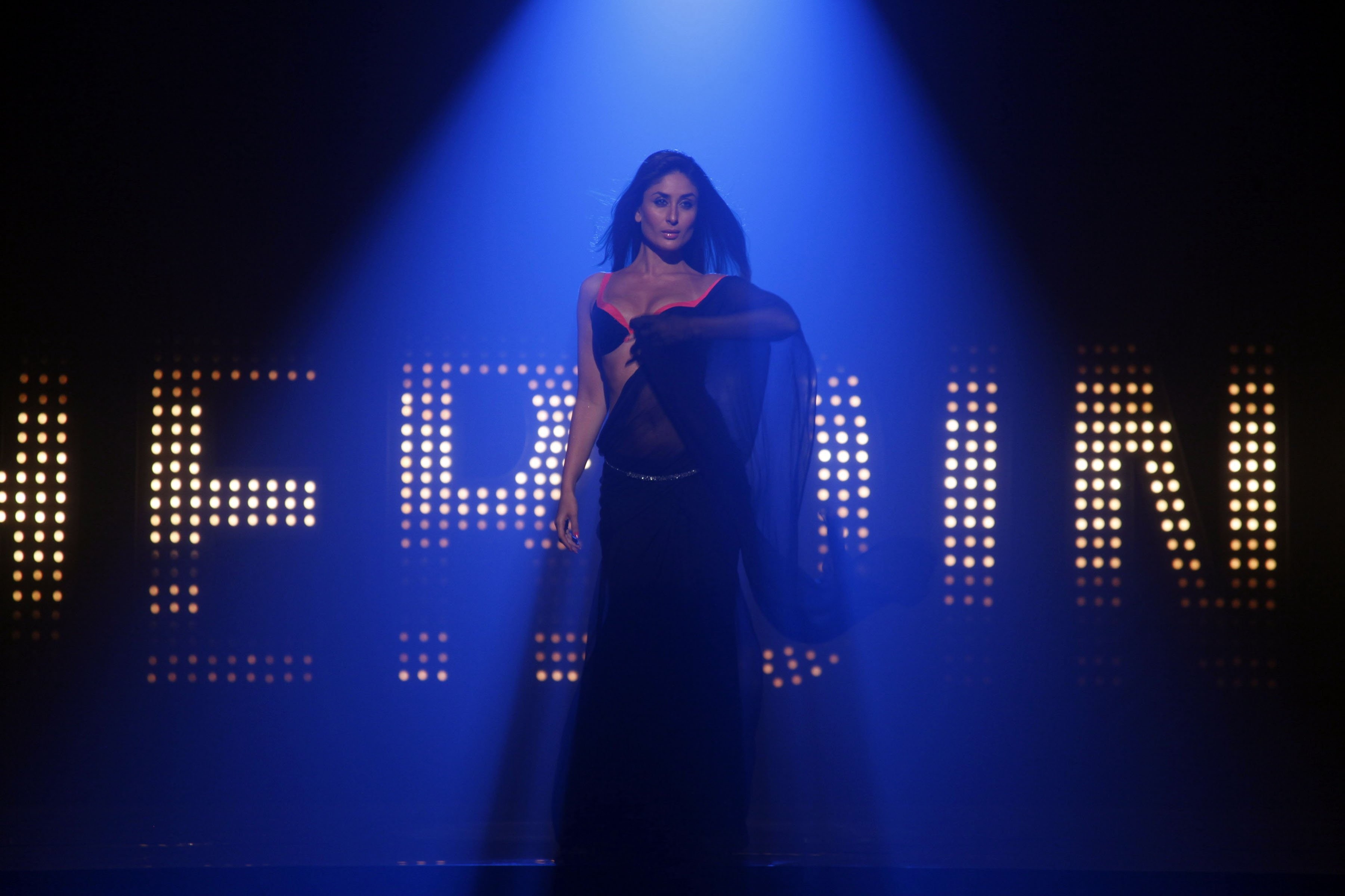 kapoor, 2K, kareena, HD Wallpaper