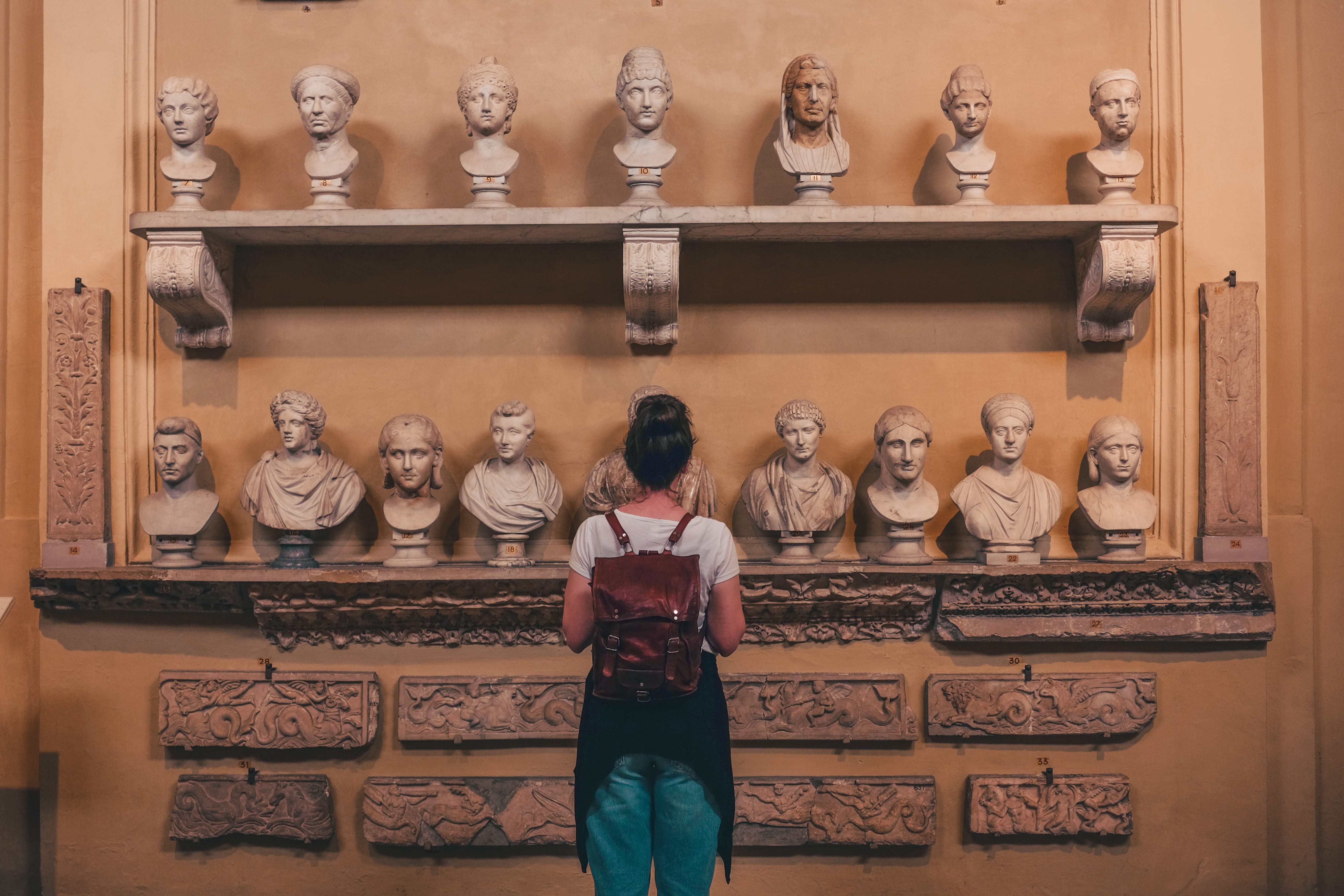 wall - building feature, watch, historical, headbusts, italy, front, watching, three quarter length, adult, male likeness, standing, shelfs, rome, architecture, HD Wallpaper