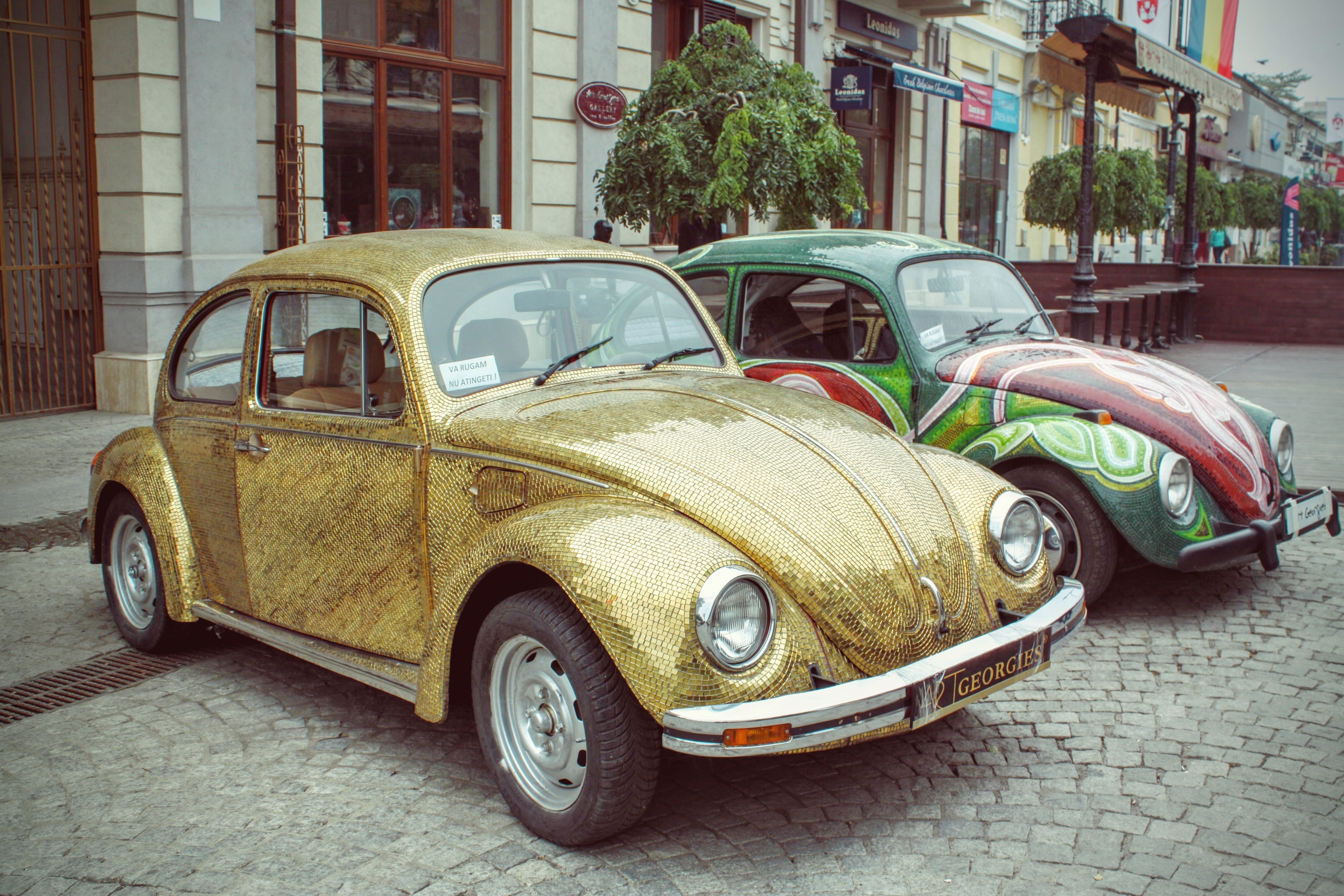 transportation, obsolete, day, city, retro, old, antique, beetle, mode of transportation, coupe, design, german car, stationary, building exterior, retro Styled, HD Wallpaper