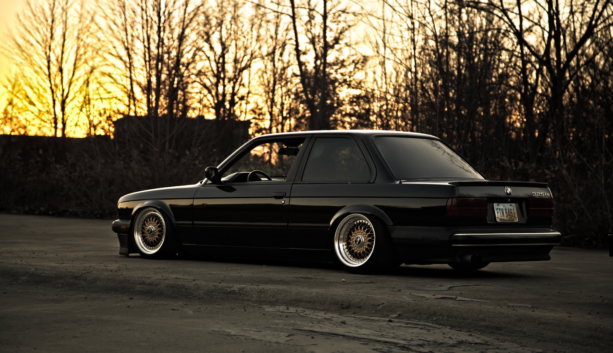 no People, shiny, land Vehicle, side view, 325si, old, plant, black, elegance, transportation, mode of Transport, mode of transportation, modern, e, profile, HD Wallpaper