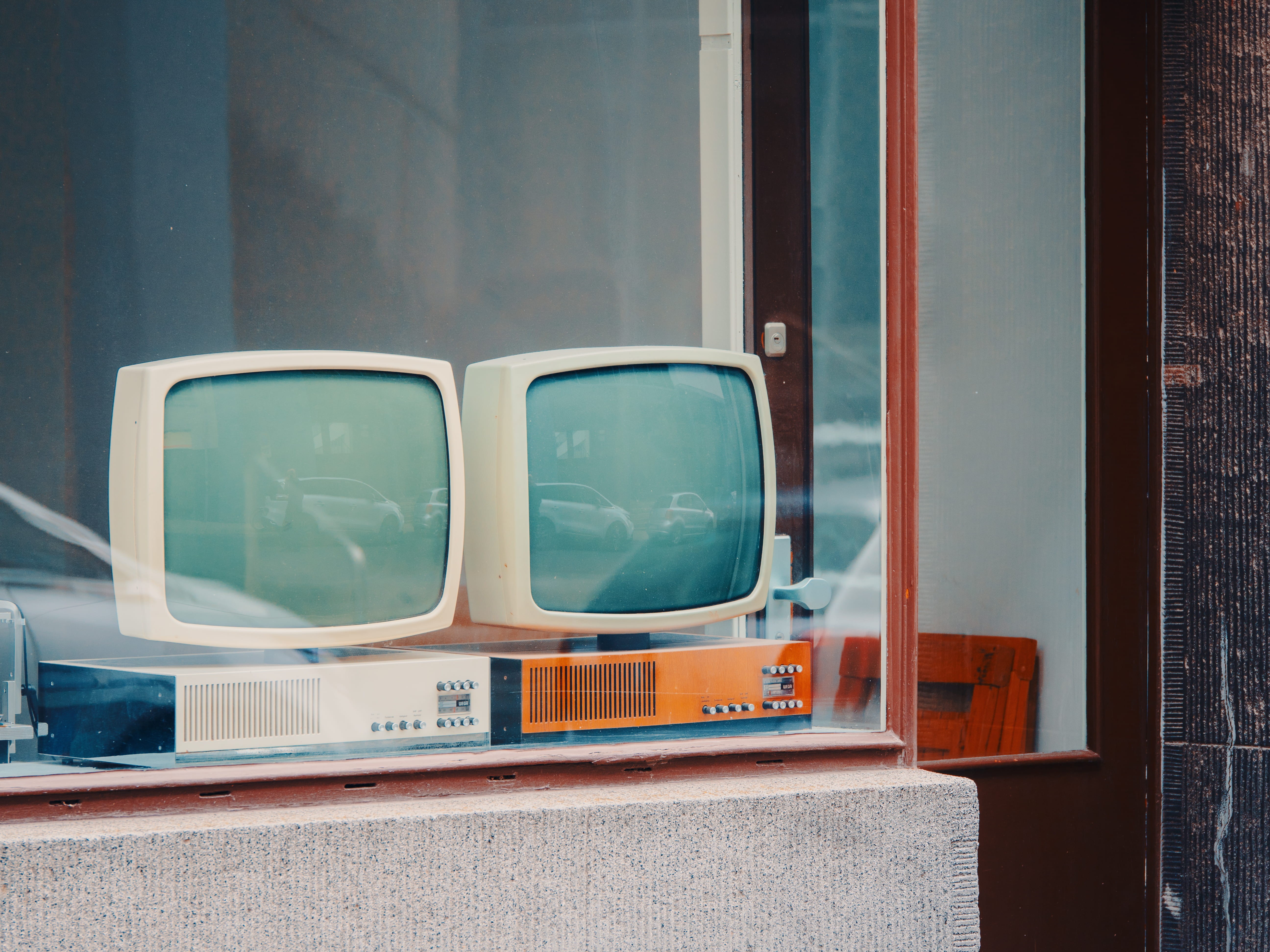 train - vehicle, rail transportation, architecture, display, crt monitor, window, mode of transportation, glass - material, transparent, train, monitors, HD Wallpaper