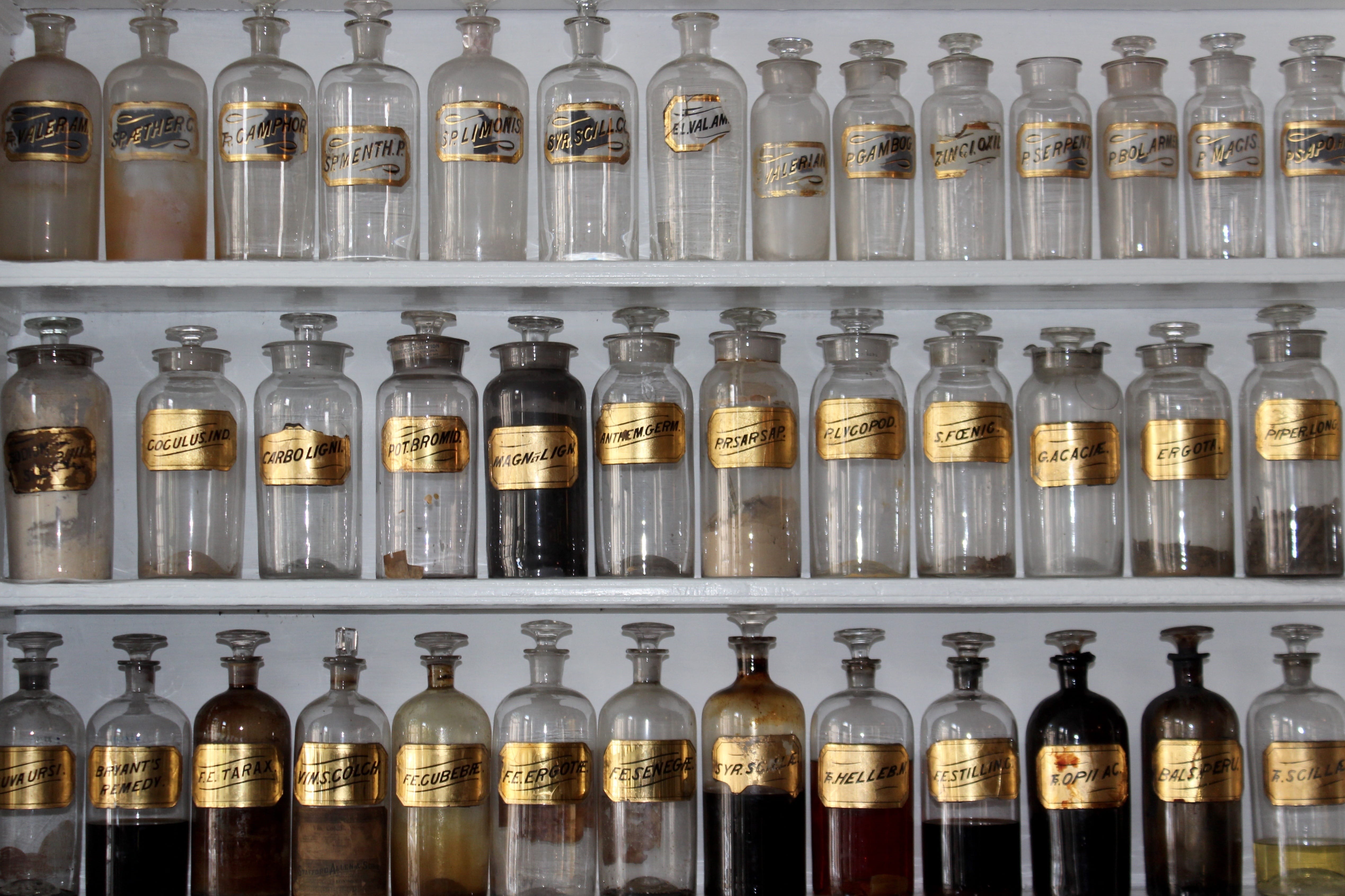 medicine, old, order, label, apothecary, herbal medicine, shelf, store, food and drink, 4K, choice, bottle, clear, large group of objects, retail, arrangement, HD Wallpaper