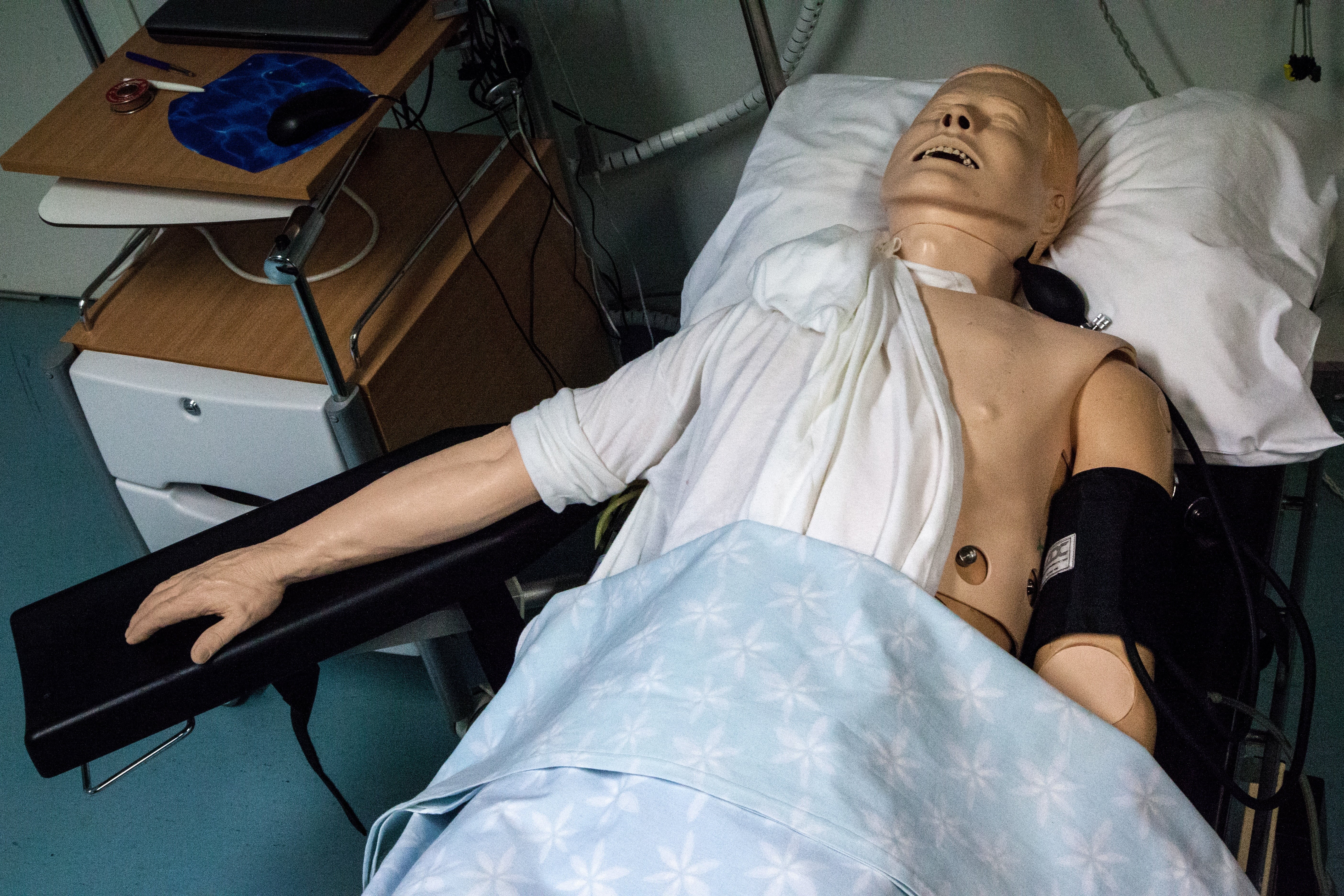 human body part, seat, plastic, waist up, chest, dummy, healthcare and medicine, rescue, practice, creepy, emergency, first, classroom, care, furniture, HD Wallpaper