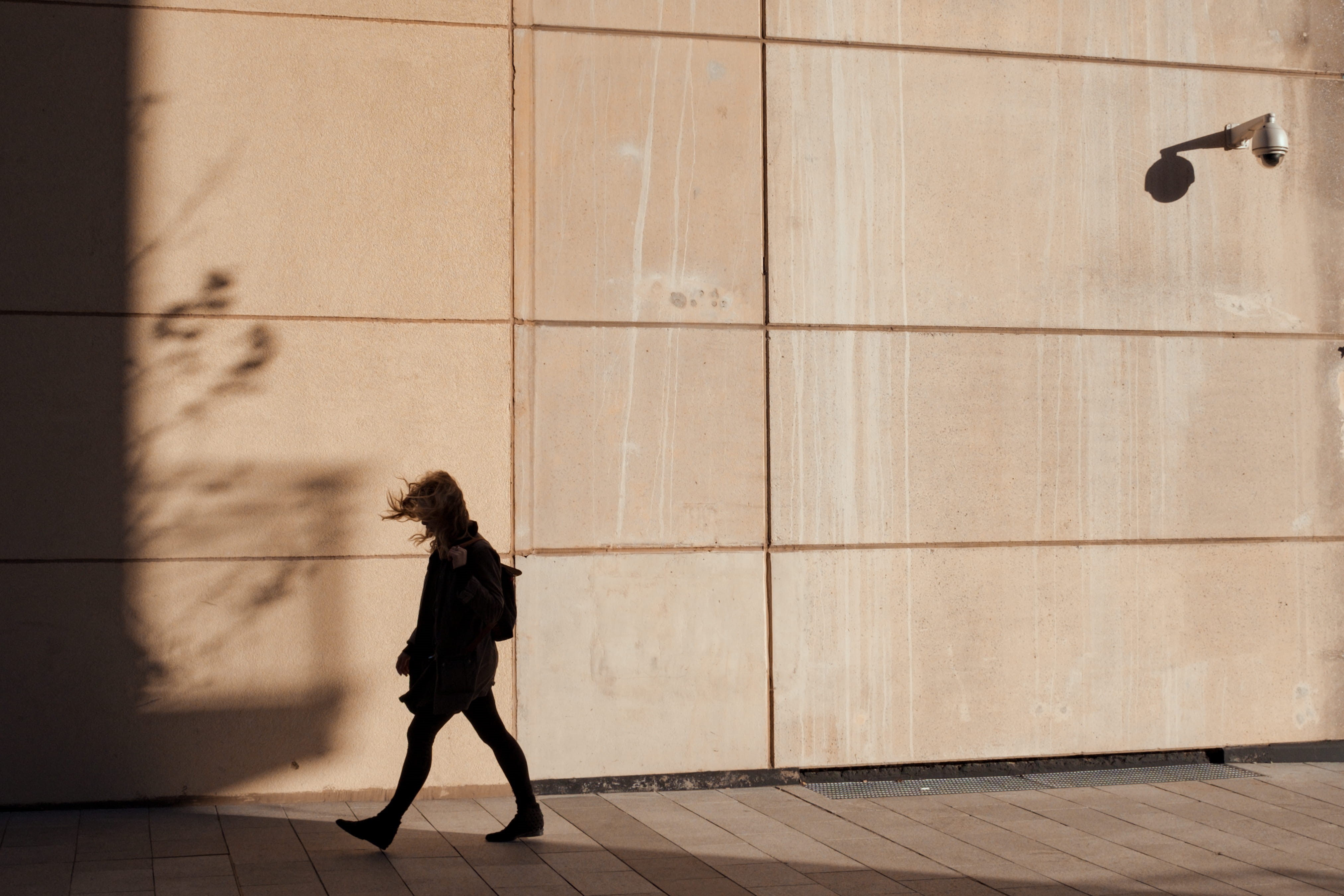 windy, 4K, women, sunlight, walk, wall, day, footpath, flooring, motion, city, on the move, beside, wall - building feature, apparel, outdoors, building exterior, HD Wallpaper