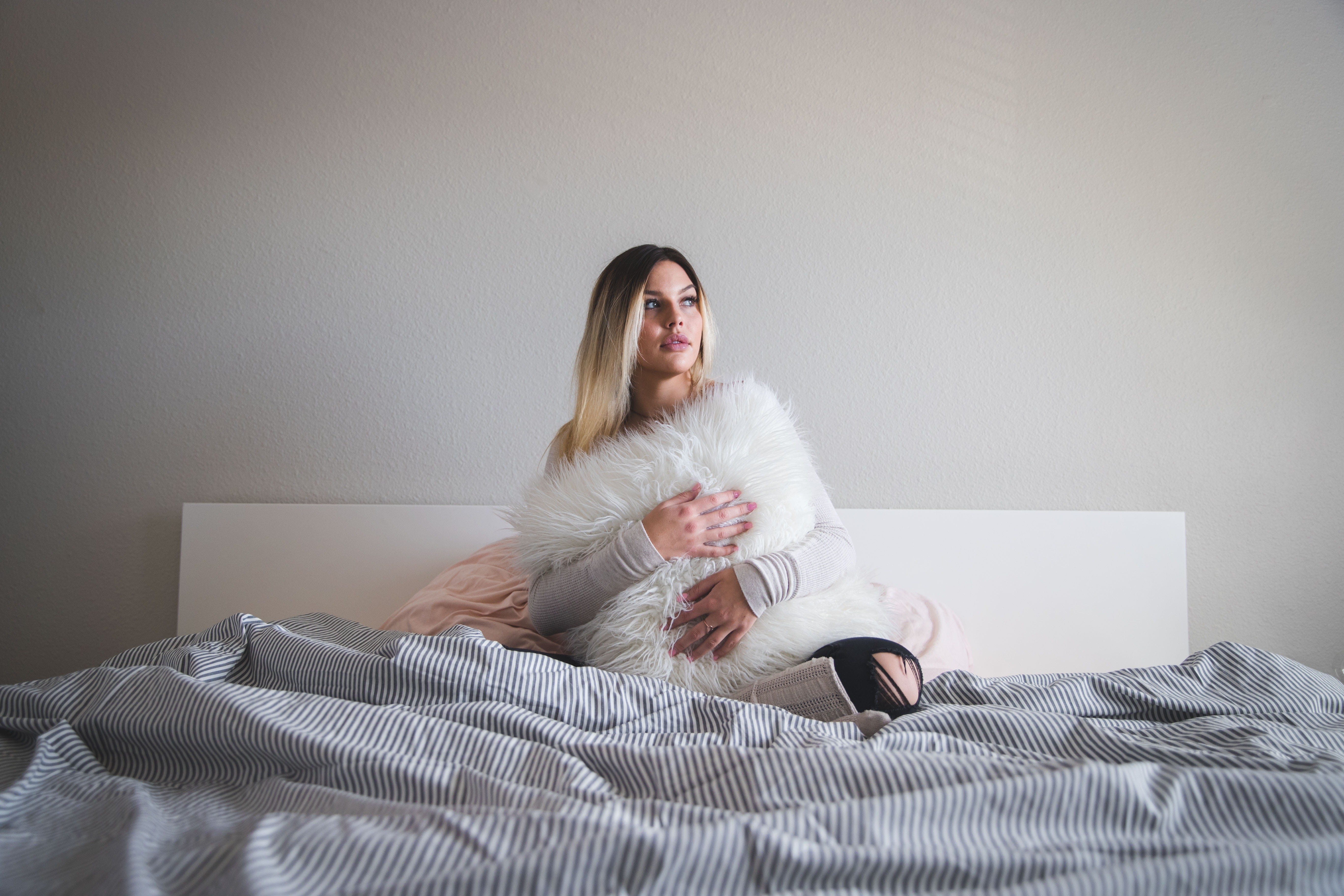 furniture, bed, 5K, throw, females, #bed, positive emotion, #cuddle, portrait, young adult, #hotgirl, #winter, bedroom, white, #blonde, grey, hairstyle, HD Wallpaper