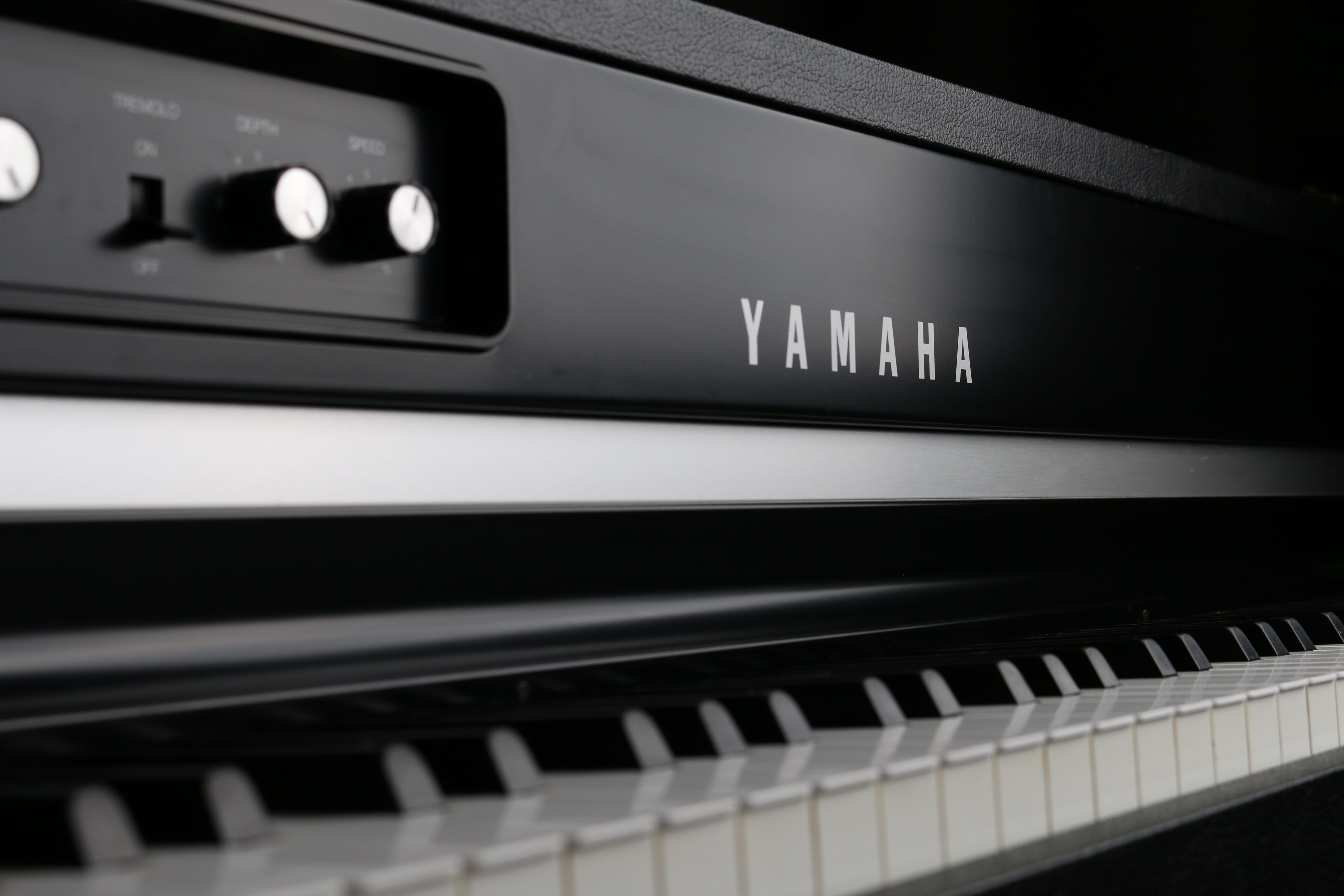 white color, keyboard, play, control, studio, western script, music, yamaha, black, technology, black and white, recording, black color, electronic, no people, HD Wallpaper
