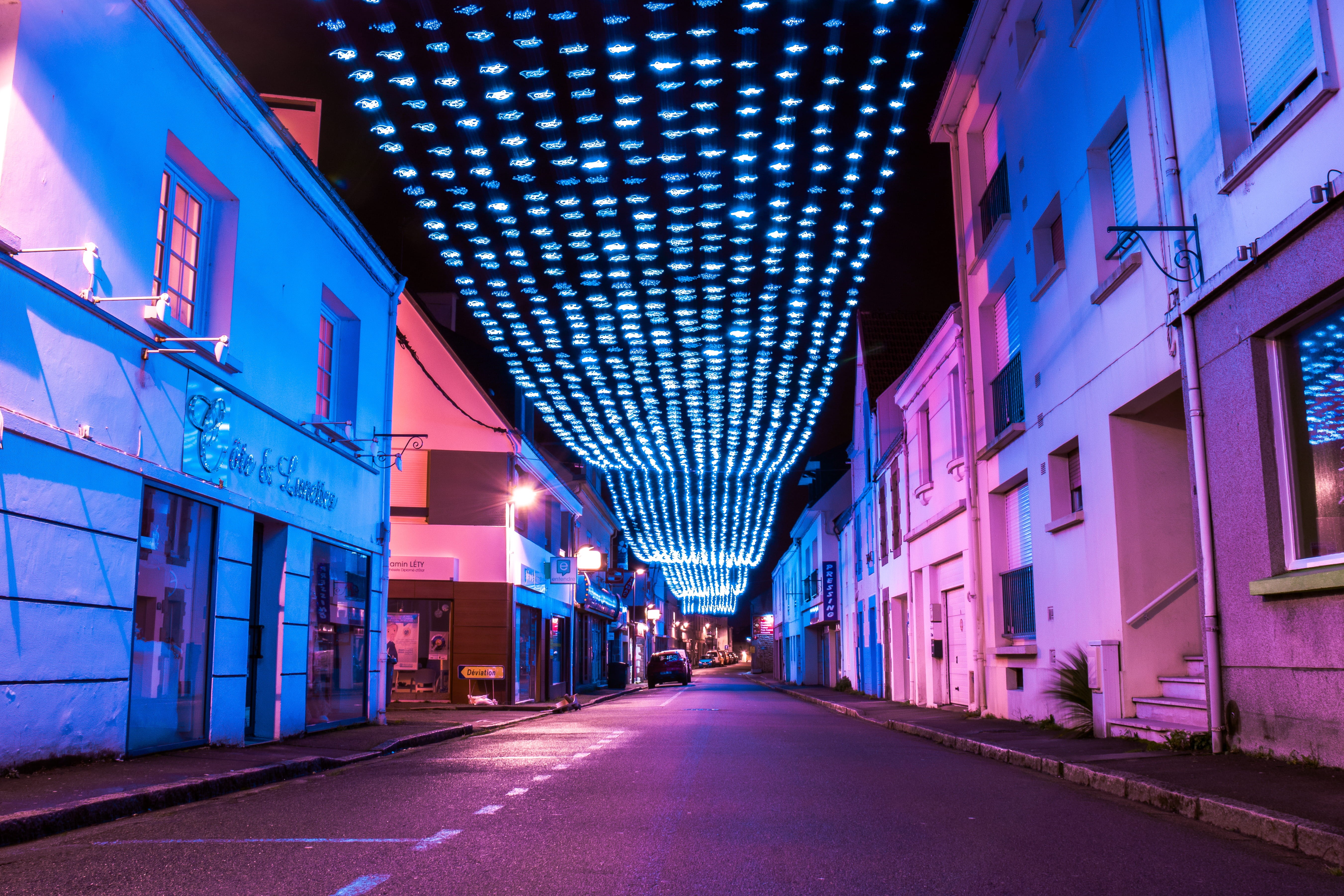 built structure, the way forward, illuminated, travel destinations, alle, nightlife, neon light, illumination, city life, outdoors, christmas, street view, HD Wallpaper
