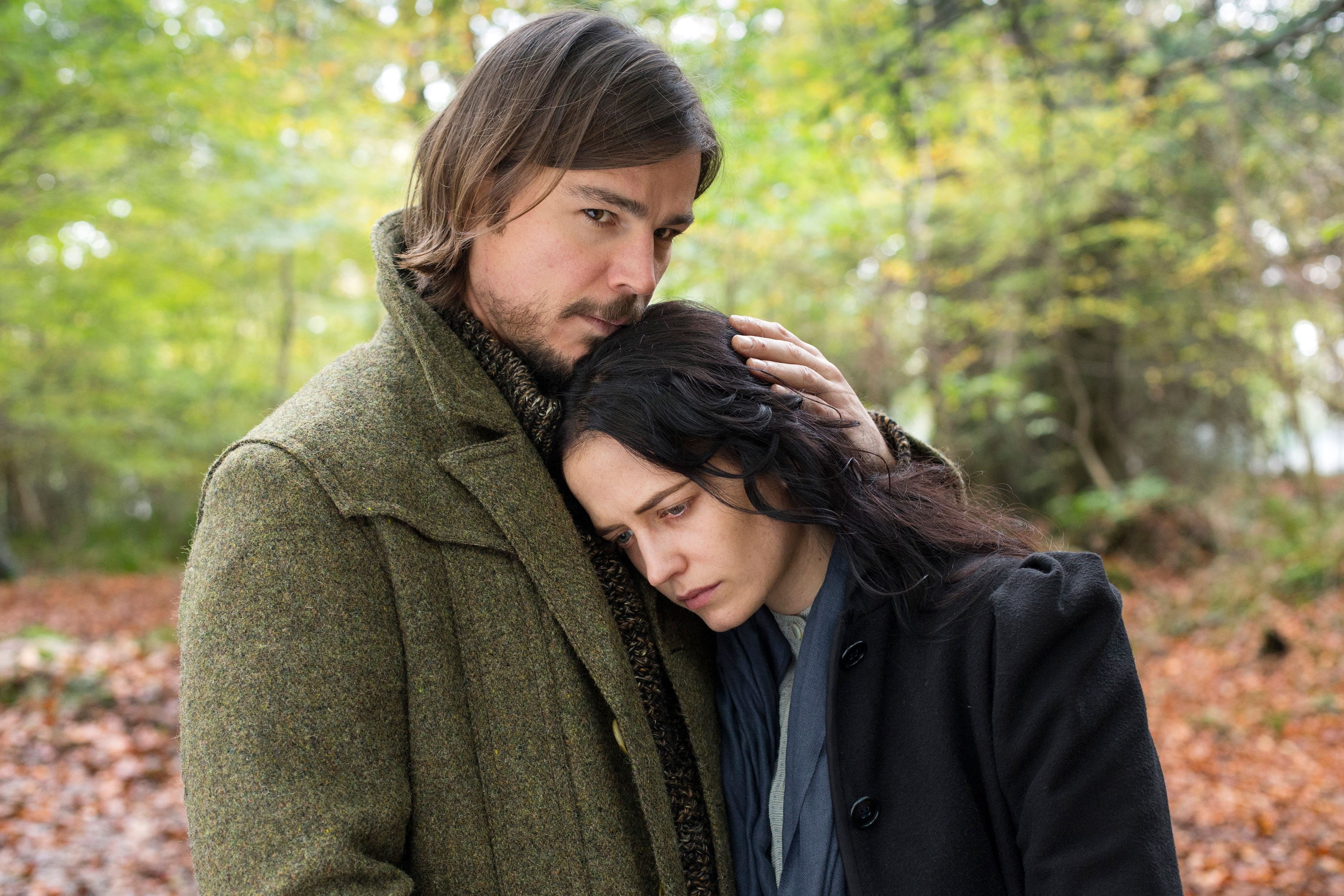 mid adult men, young adult, man, 2K, young women, mid adult couple, wife, love, tree, two people, emotion, couple, men, people, heterosexual couple, Penny Dreadful (TV Series 2014–2016), HD Wallpaper