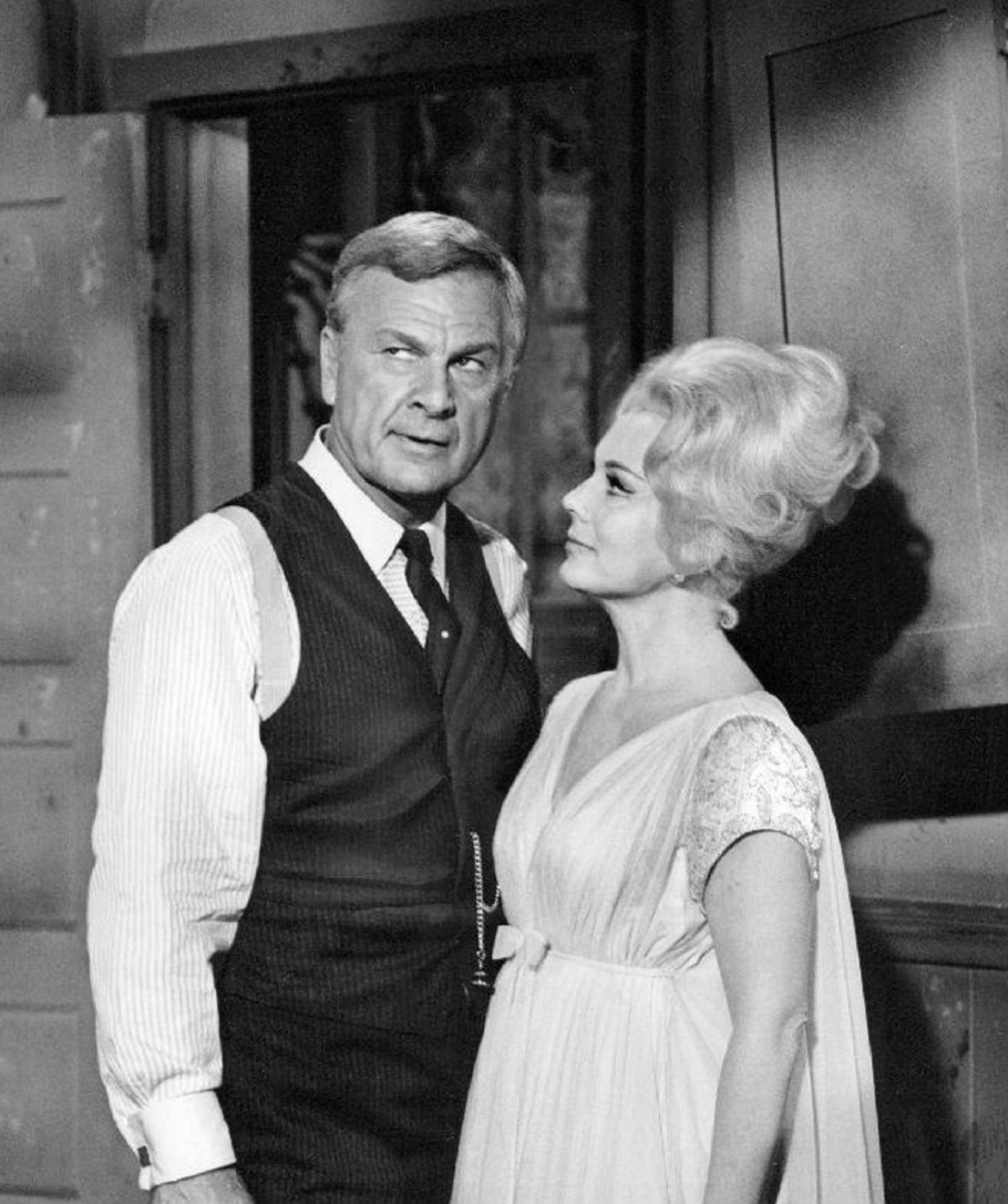 happiness, cinema, heterosexual couple, wife, males, series, senior men, green acres, eddie albert, smiling, movies, standing, albert, togetherness, couple - relationship, Phone HD Wallpaper