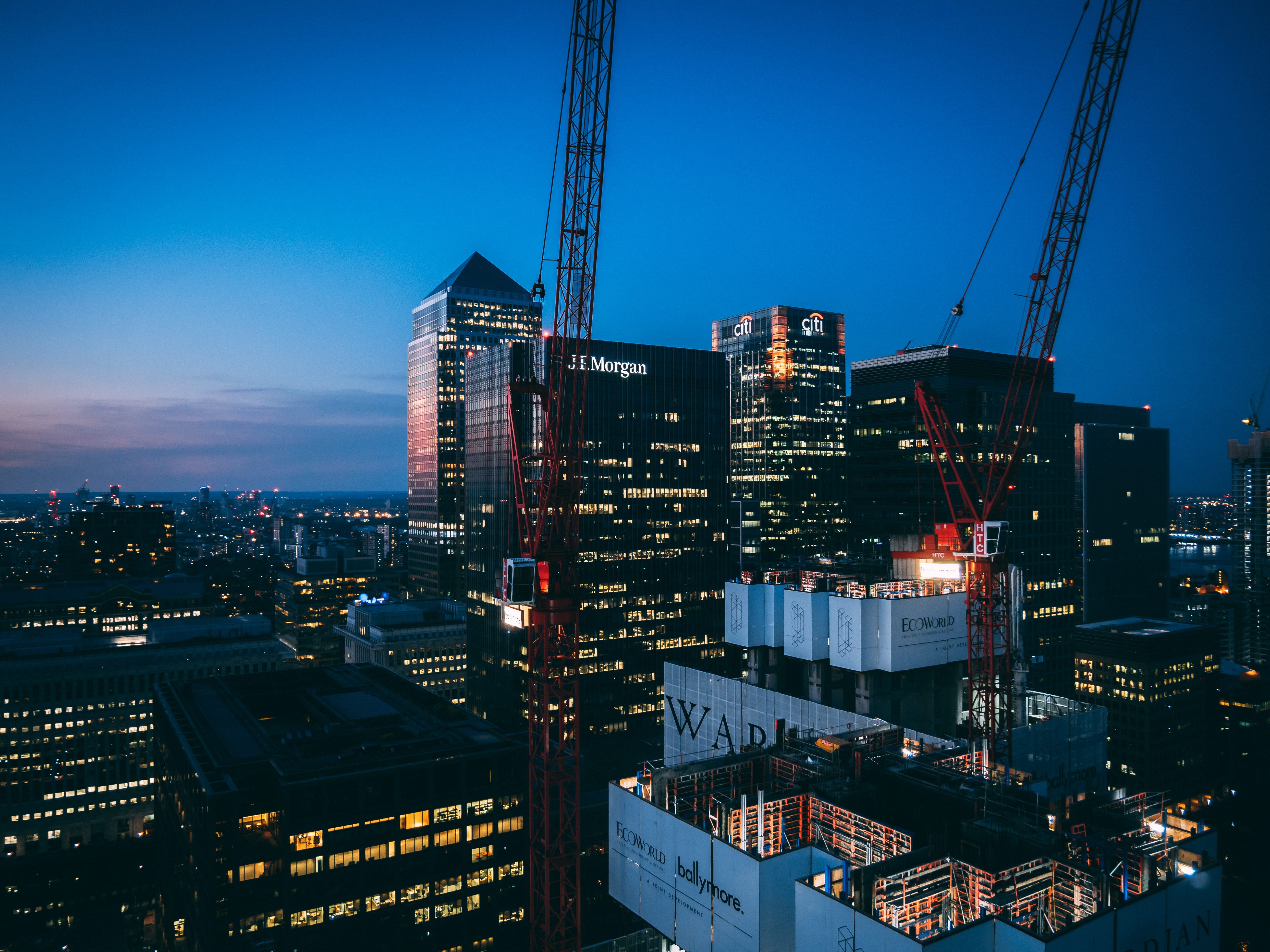 cityscape, citi, jp morgan, 5K, office building exterior, crane - construction machinery, machinery, industry, modern, tall - high, canary wharf, city, HD Wallpaper