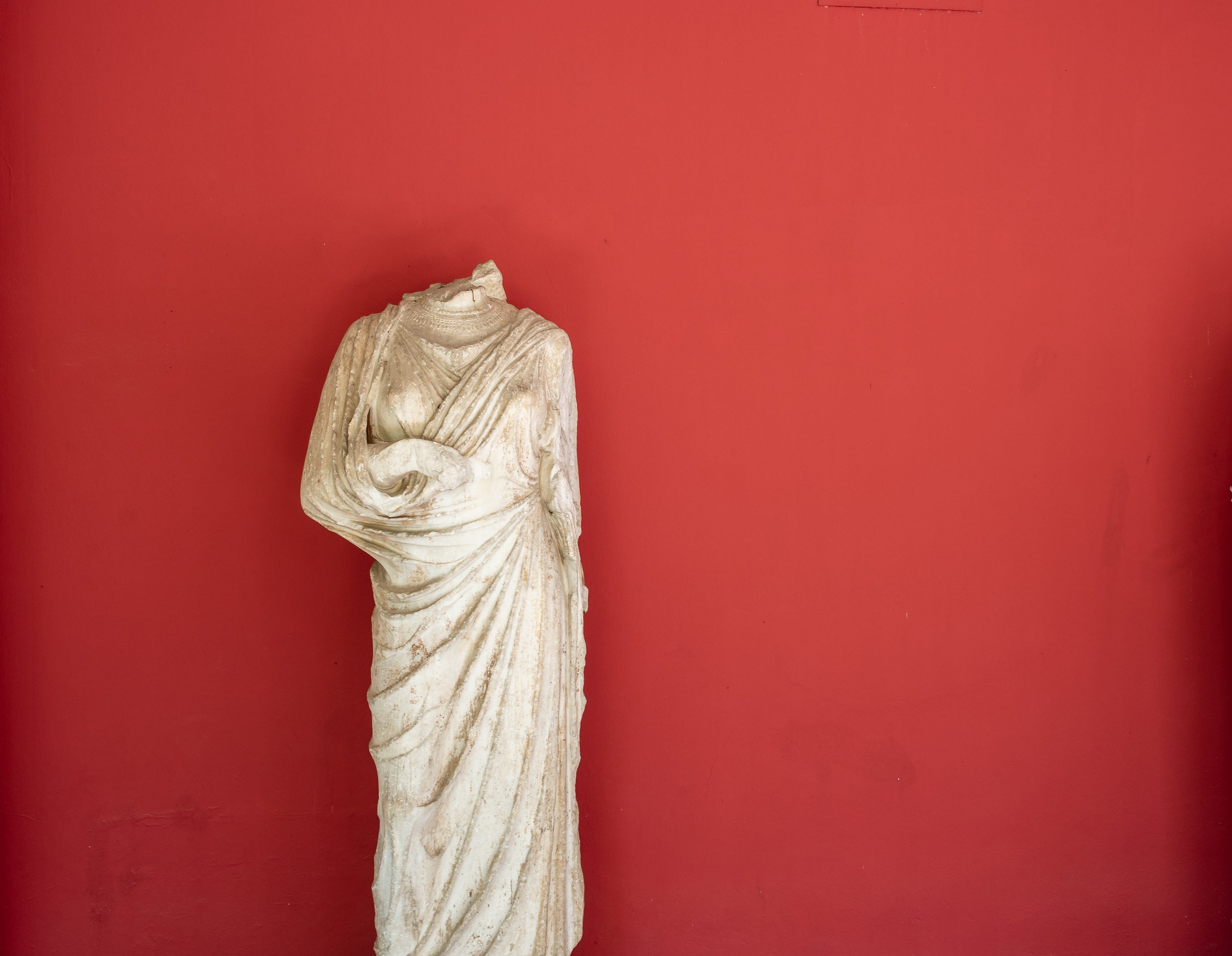 domestic animals, headless, woman, athens, background, domestic, one animal, red, animal themes, animal eye, animal body part, red background, ancient, HD Wallpaper