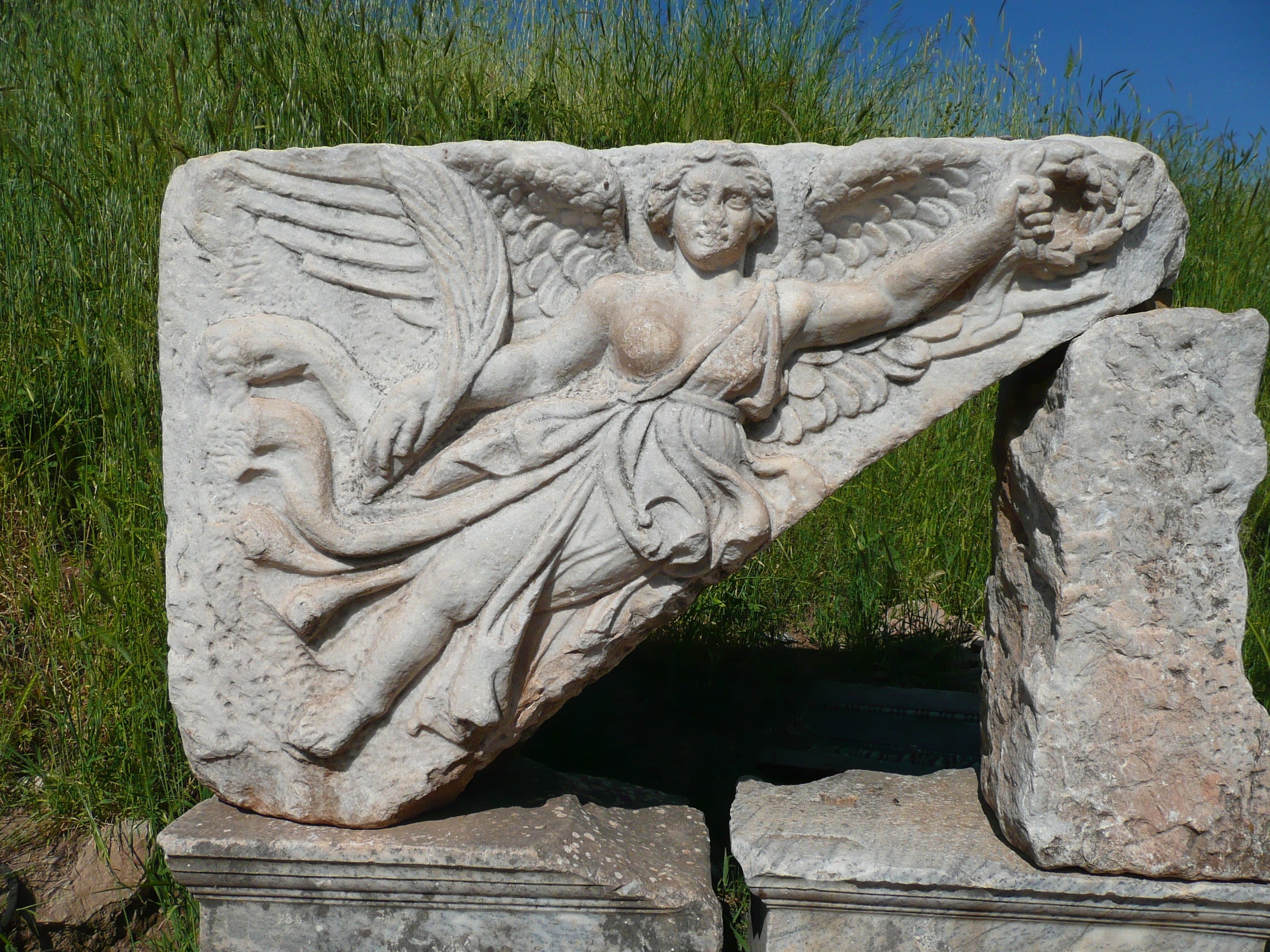 symbol, representation, goddess, architecture And Buildings, sunlight, creativity, wreaths, ruins, stone carving, carving, the past, marble, Nike, stone Material, HD Wallpaper
