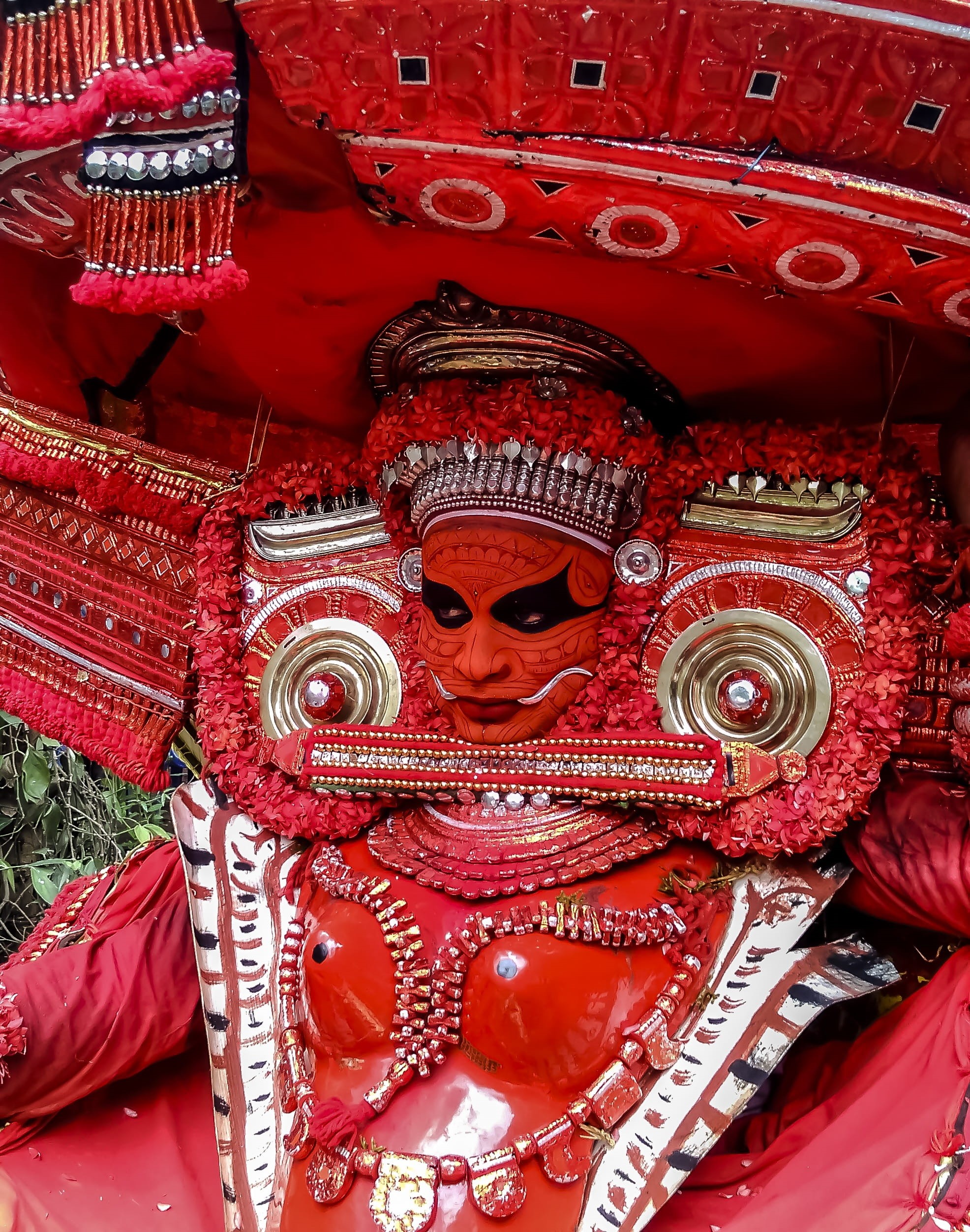 creativity, sculpture, red, black, festival, dance, built structure, colorful, dragon, spiritual, building, day, color, tengu, representation, belief, religion, Phone HD Wallpaper