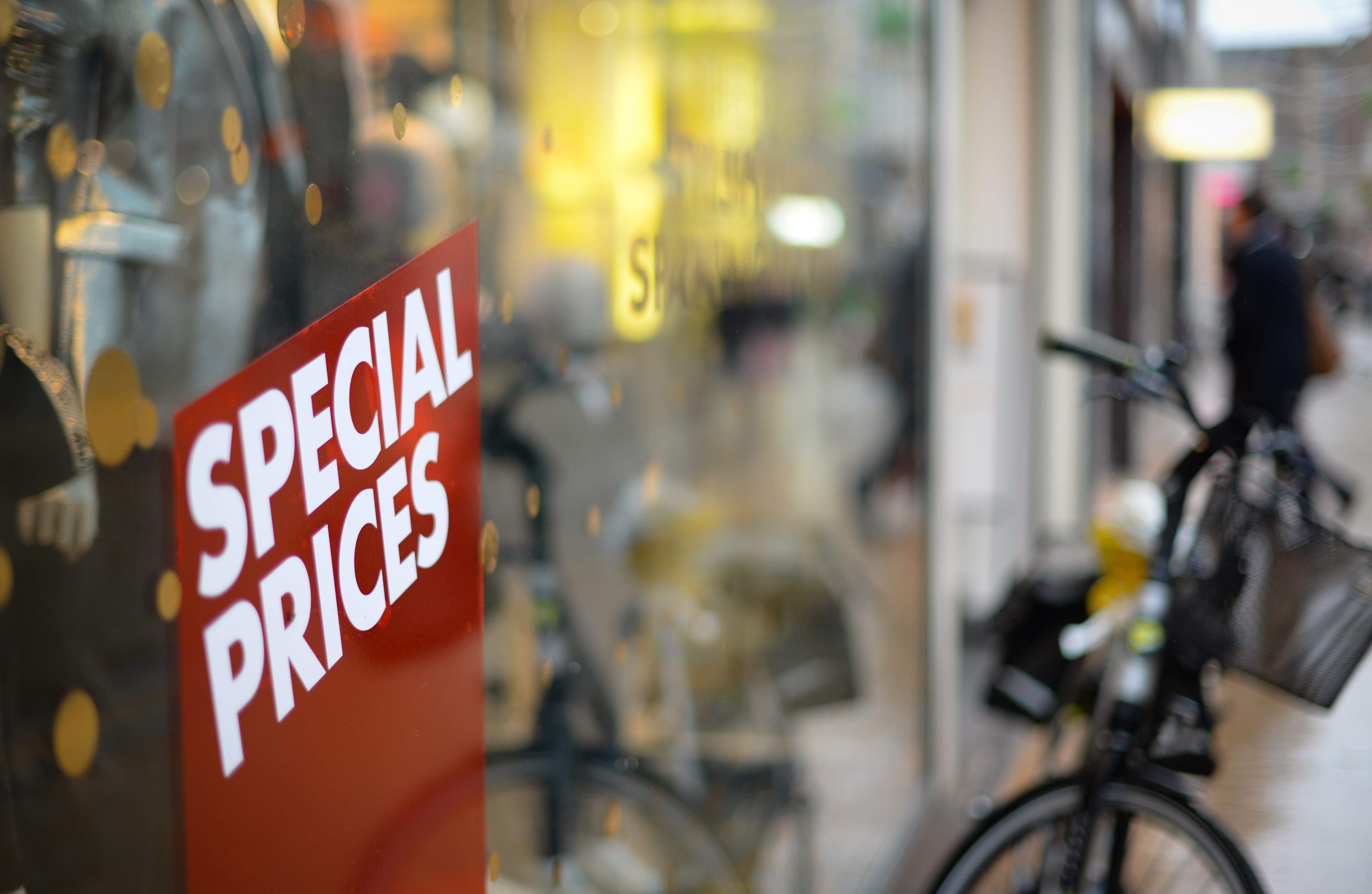 mode of transportation, city street, building exterior, illuminated, incidental people, business, store, communication, sale, bicycle, label, street, offer, HD Wallpaper