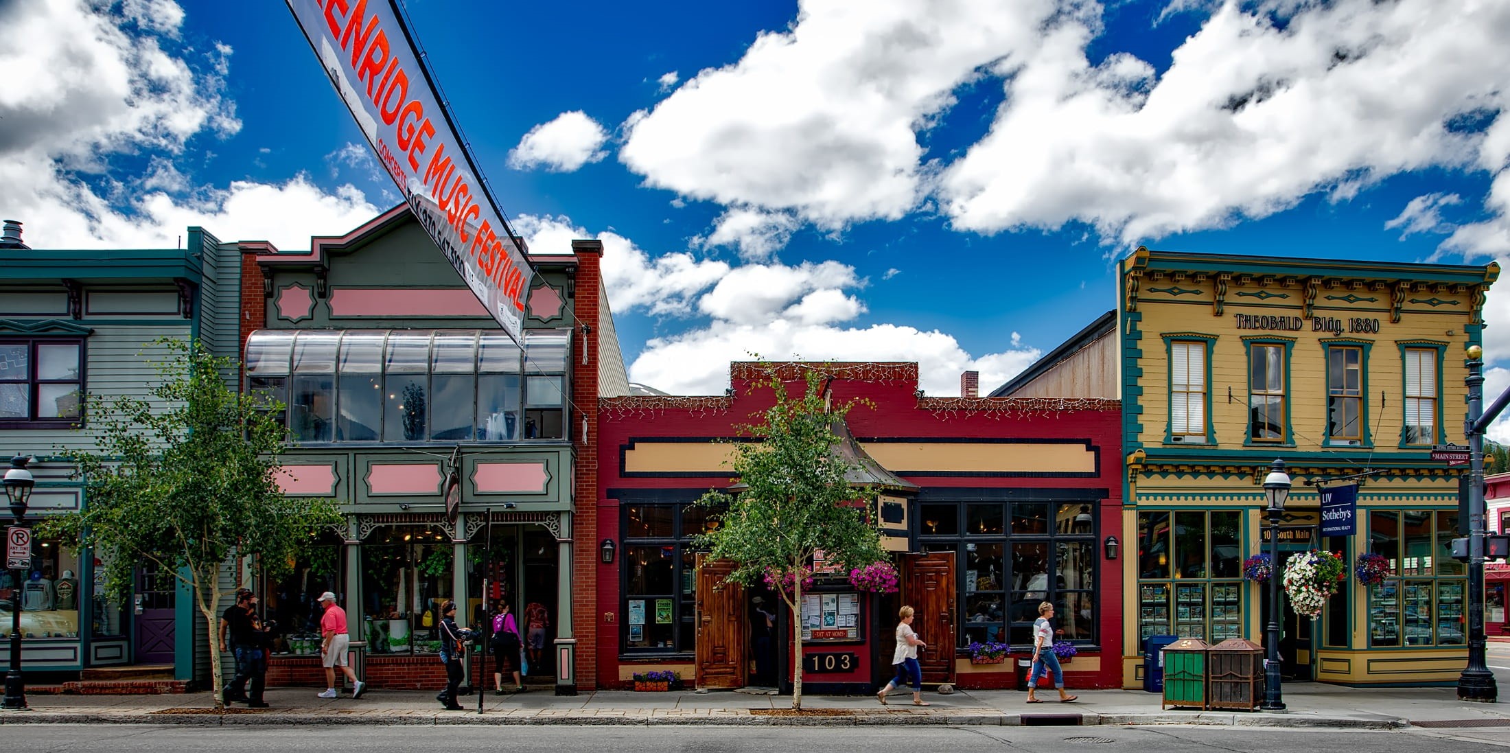 clouds, downtown, tourism, building, architecture, plant, incidental people, stock, people, tree, facade, plants, hdr, red, walking, shop, travel, destinations, HD Wallpaper