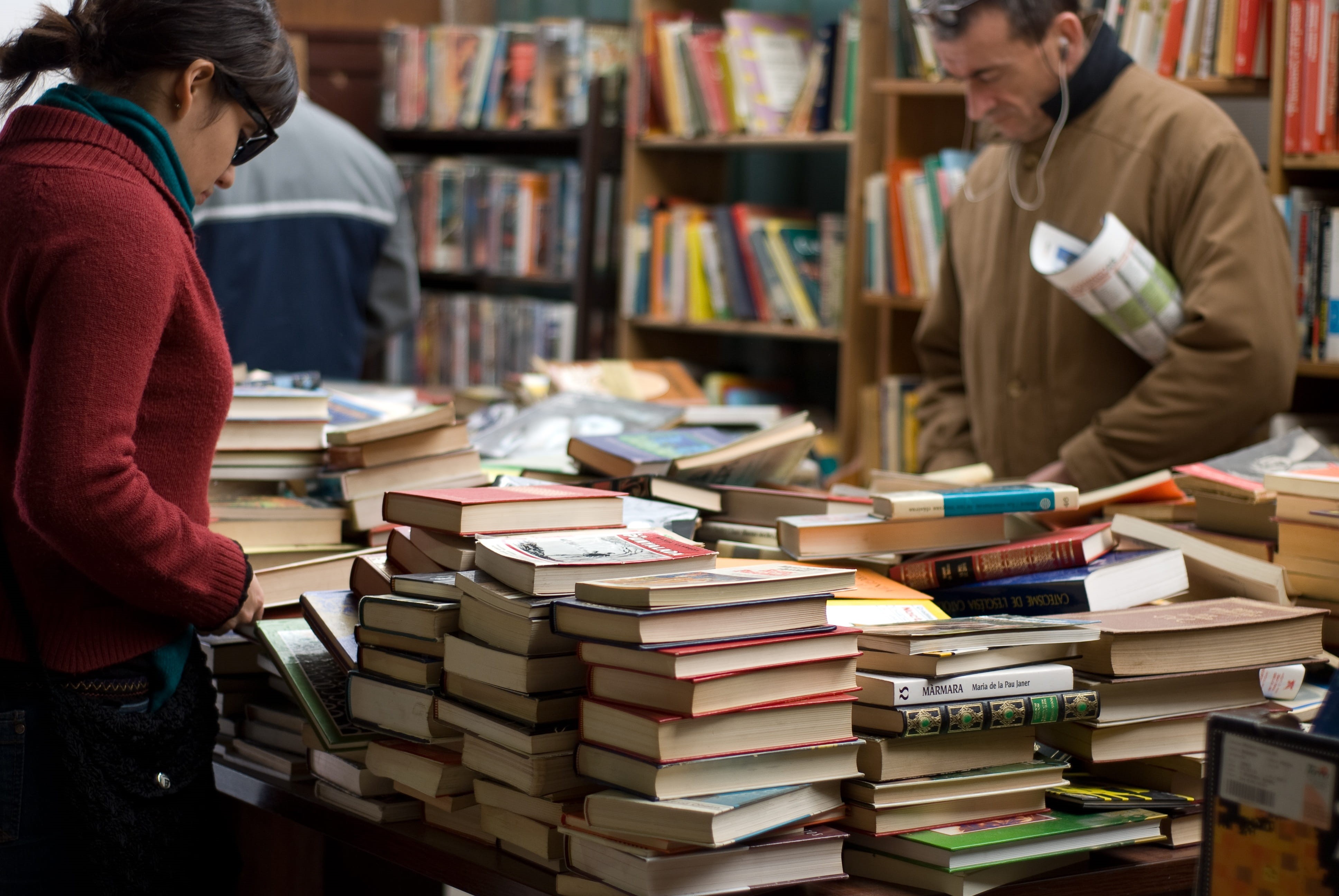 library, book store, woman, study, piles, market, reading, studying, shelf, focus on foreground, bookshelf, second hand, concentration, literature, person, HD Wallpaper