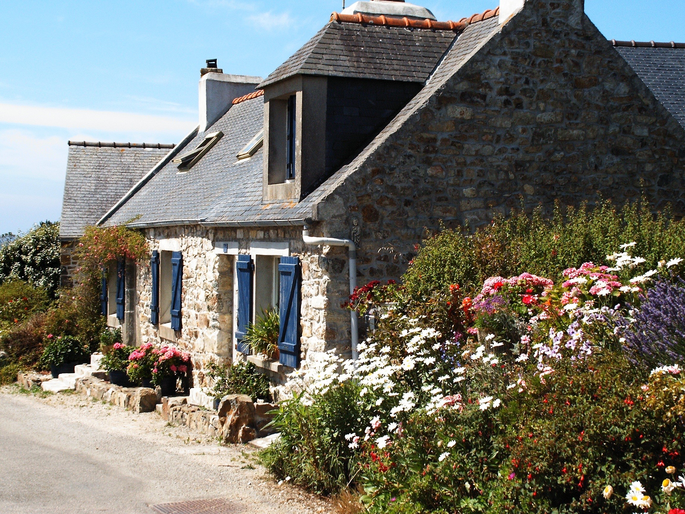brittany, picturesque, no people, cute, coastal, flower, residential district, house, france, building Exterior, plant, sky, built structure, sea, holiday, HD Wallpaper