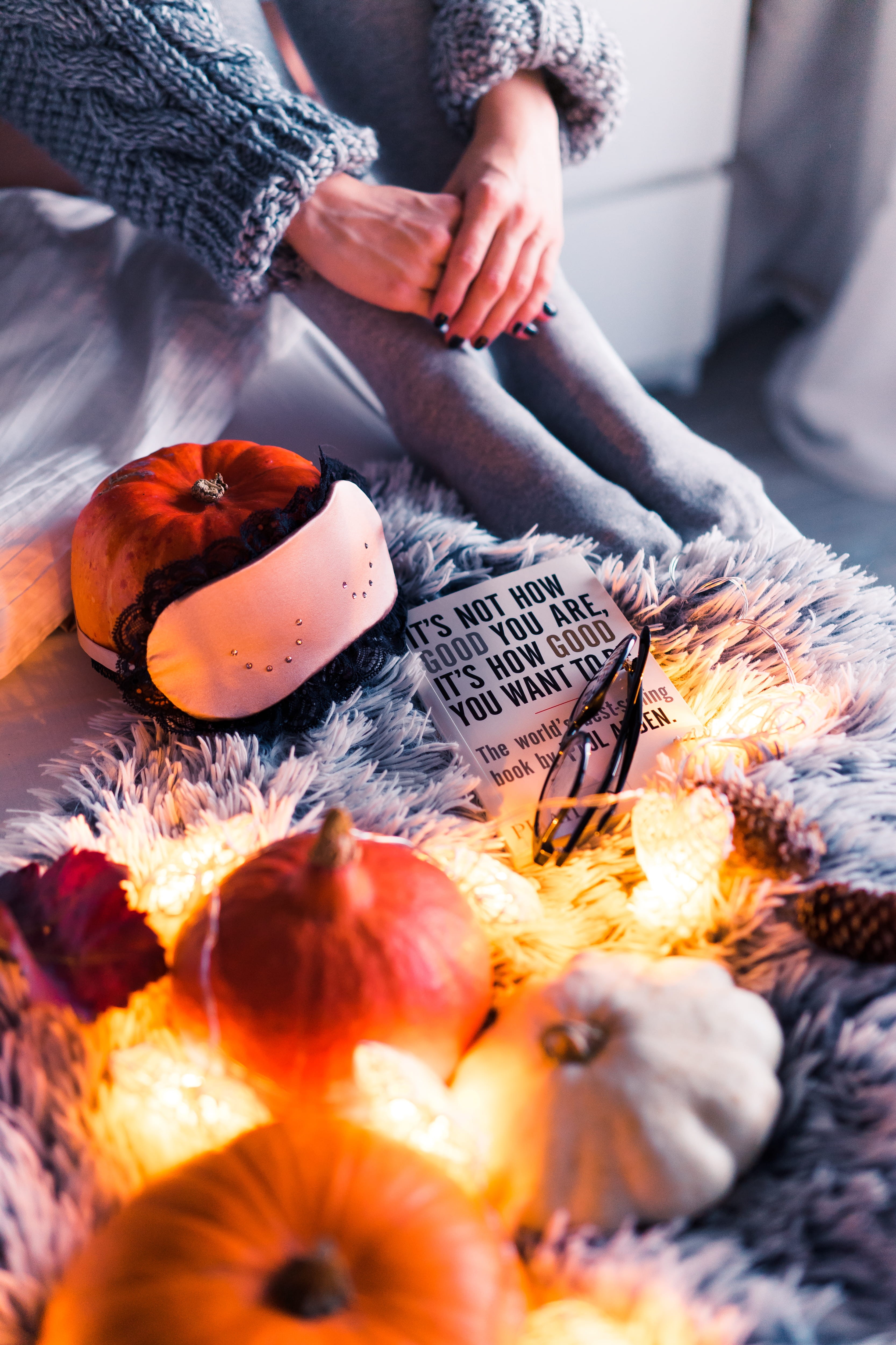 midsection, lights, halloween, top, hands, happy halloween, one person, home, book, relax, selective focus, close-up, fashion, books, orange color, evening, Phone HD Wallpaper