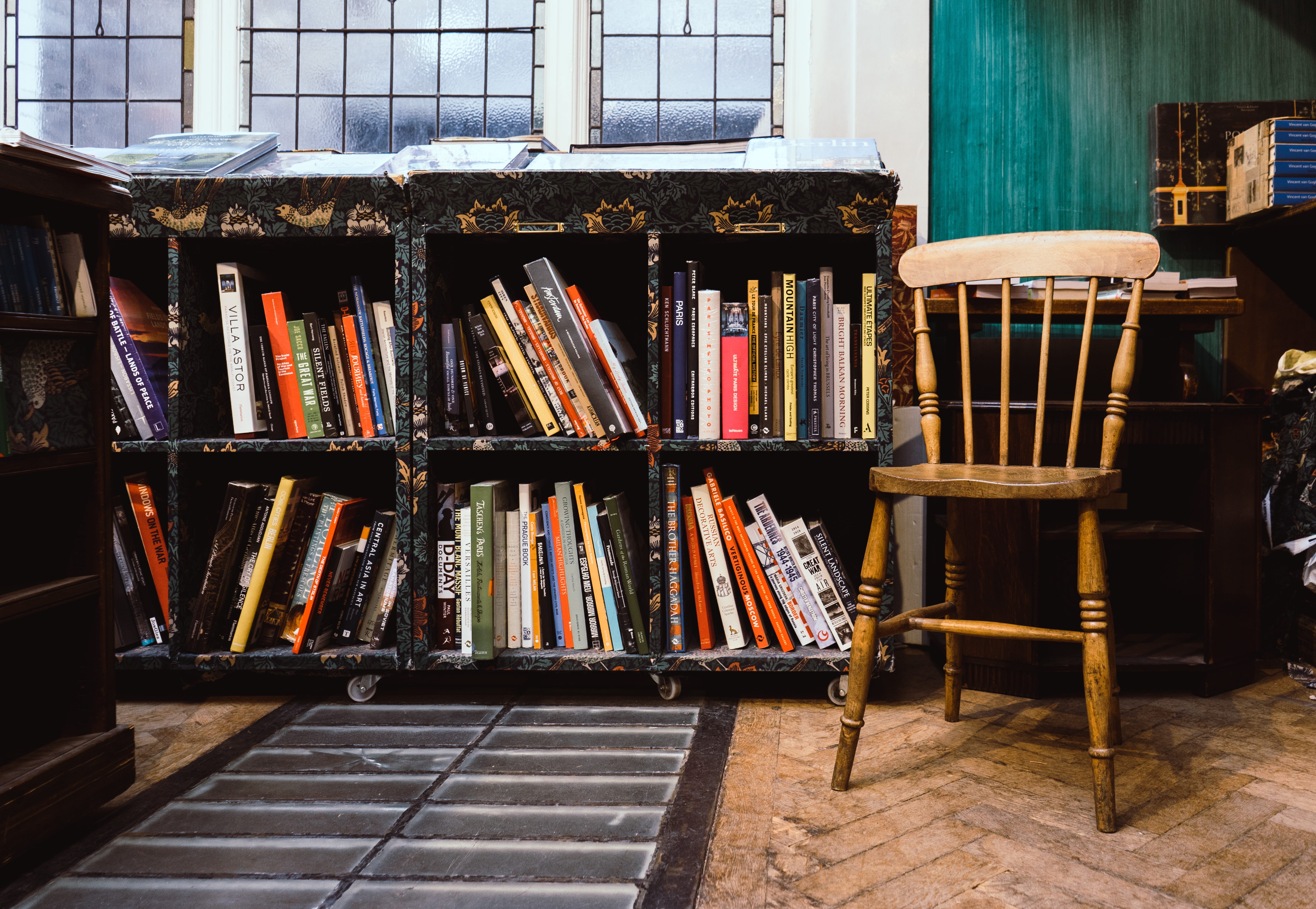 old, wooden, arrangement, decor, vintage, wood - material, order, london, chair, brown, space, near, no people, variation, education, bookshop, bookshelf, HD Wallpaper