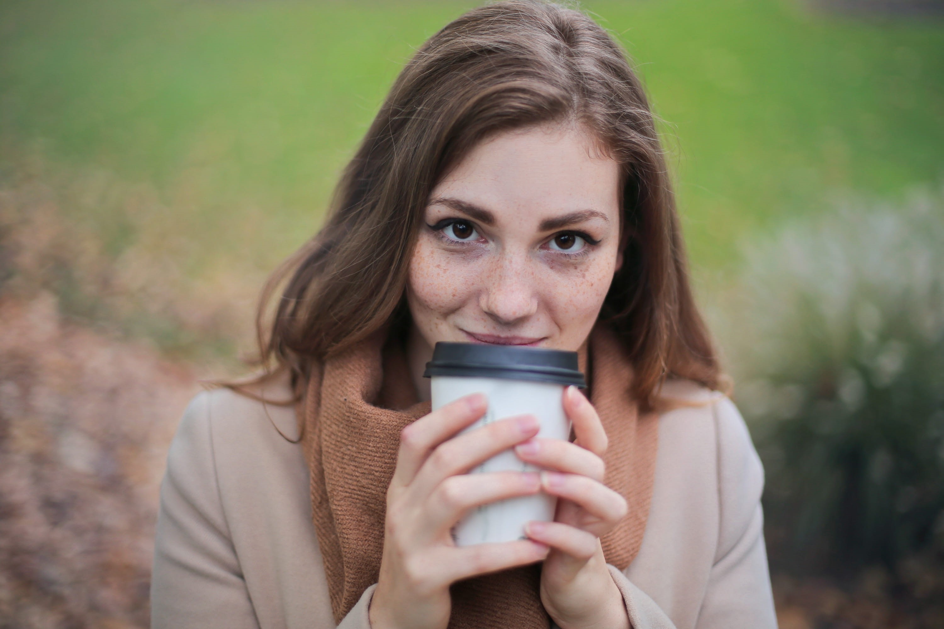 selective focus, brown-haired, disposable, Portrait, coffee, Old, front view, Beverage, autumn leaves, women, white, outdoor, close-up, autumn, young adult, HD Wallpaper