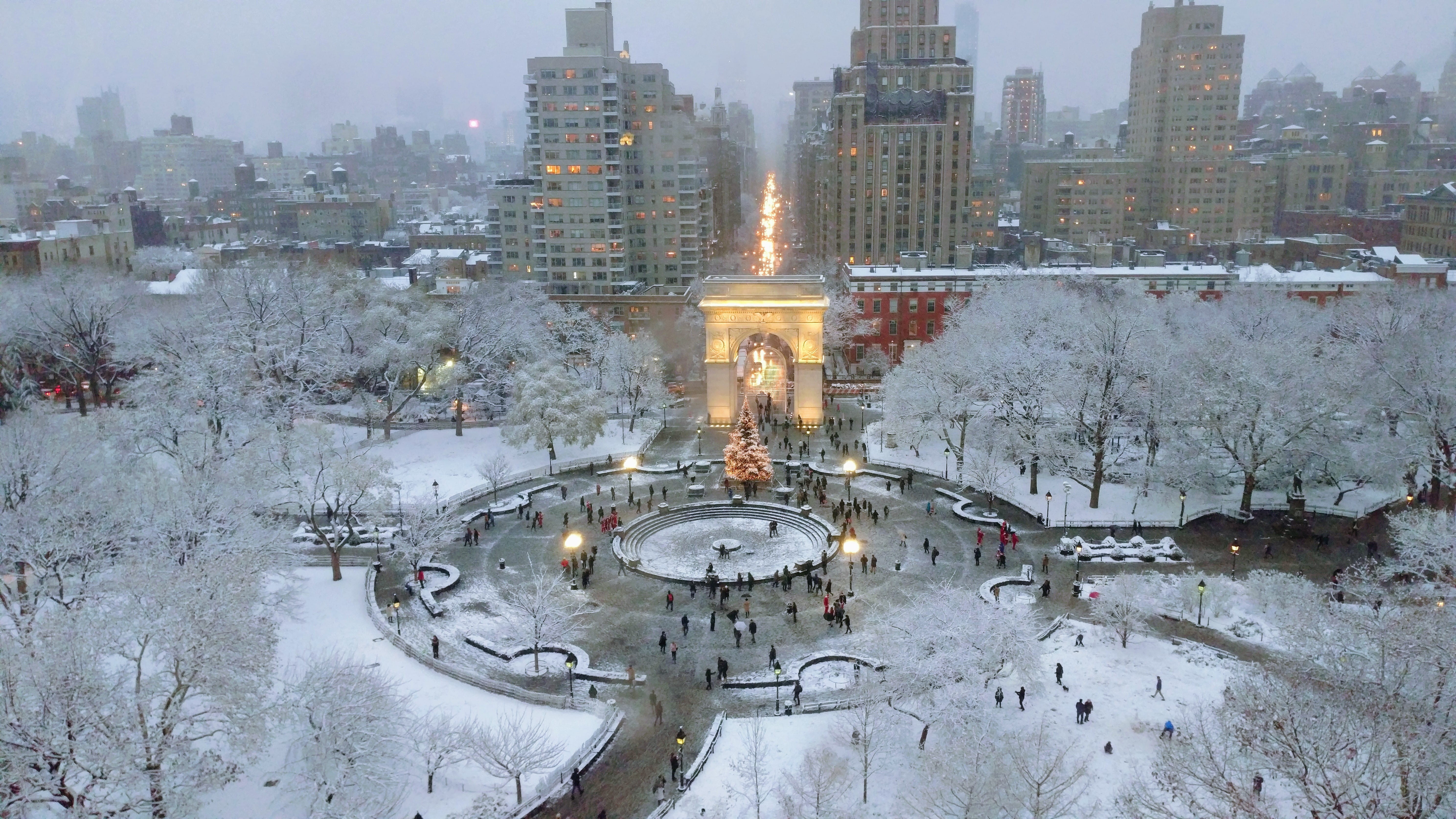 outdoors, nature, city, high angle view, architecture, new york city, washington square park, winter, christmas, illuminated, snow, built structure, snowing, HD Wallpaper