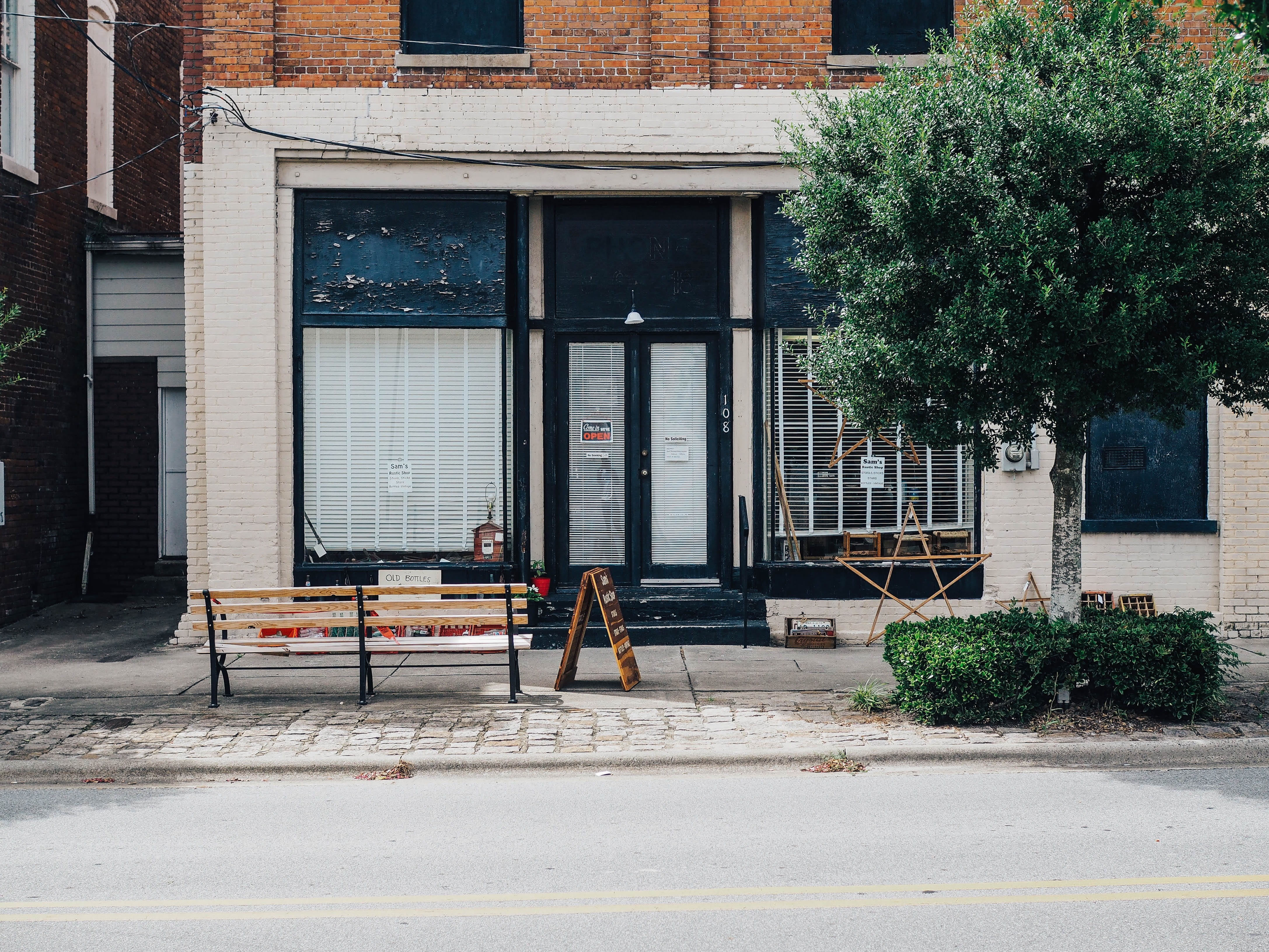 road, transportation, city, building exterior, blackboard, nature, store, vacant, tree, shop, real people, architecture, chalkboard, urban, 4K, blinds, HD Wallpaper