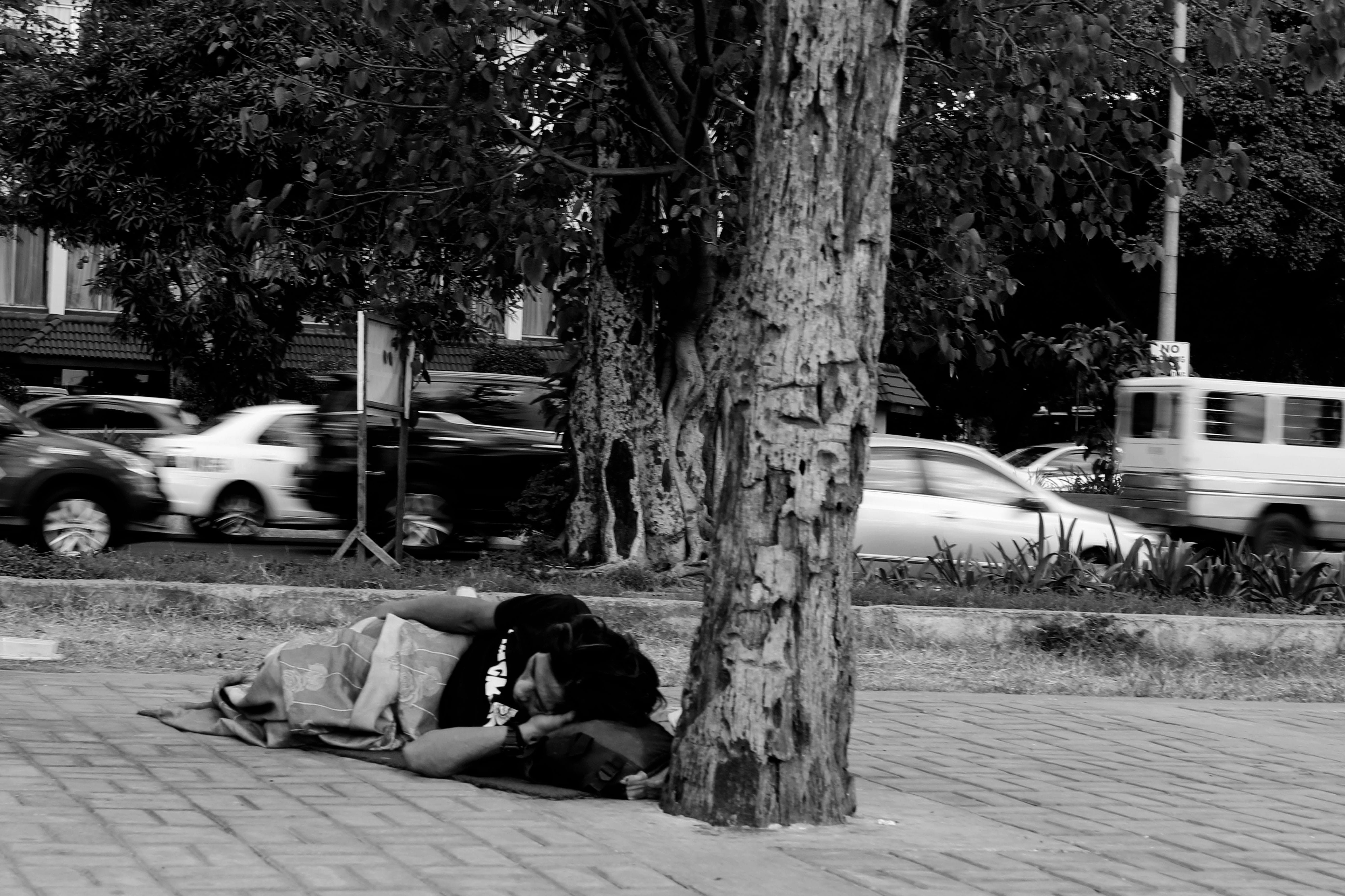 grayscale, city, 5K, transportation, hopelessness, motion, black-and-white, lying, outdoors, person, transportation system, administration, land vehicle, HD Wallpaper