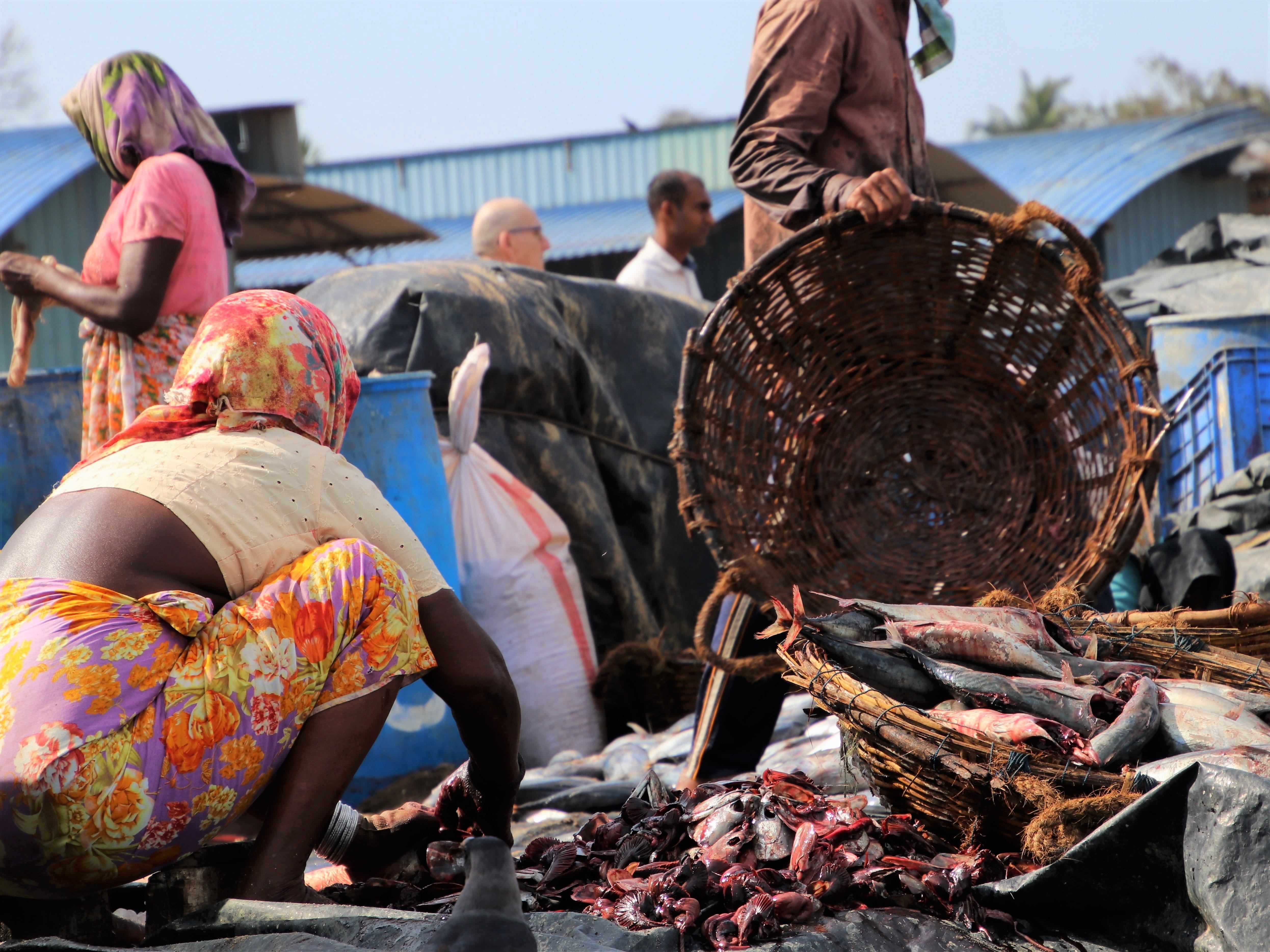 men, boiling hot, the misery, closeup, nature, poverty, real people, colorful, tour, life, cleaning, character, holding, focus on foreground, people, market, HD Wallpaper