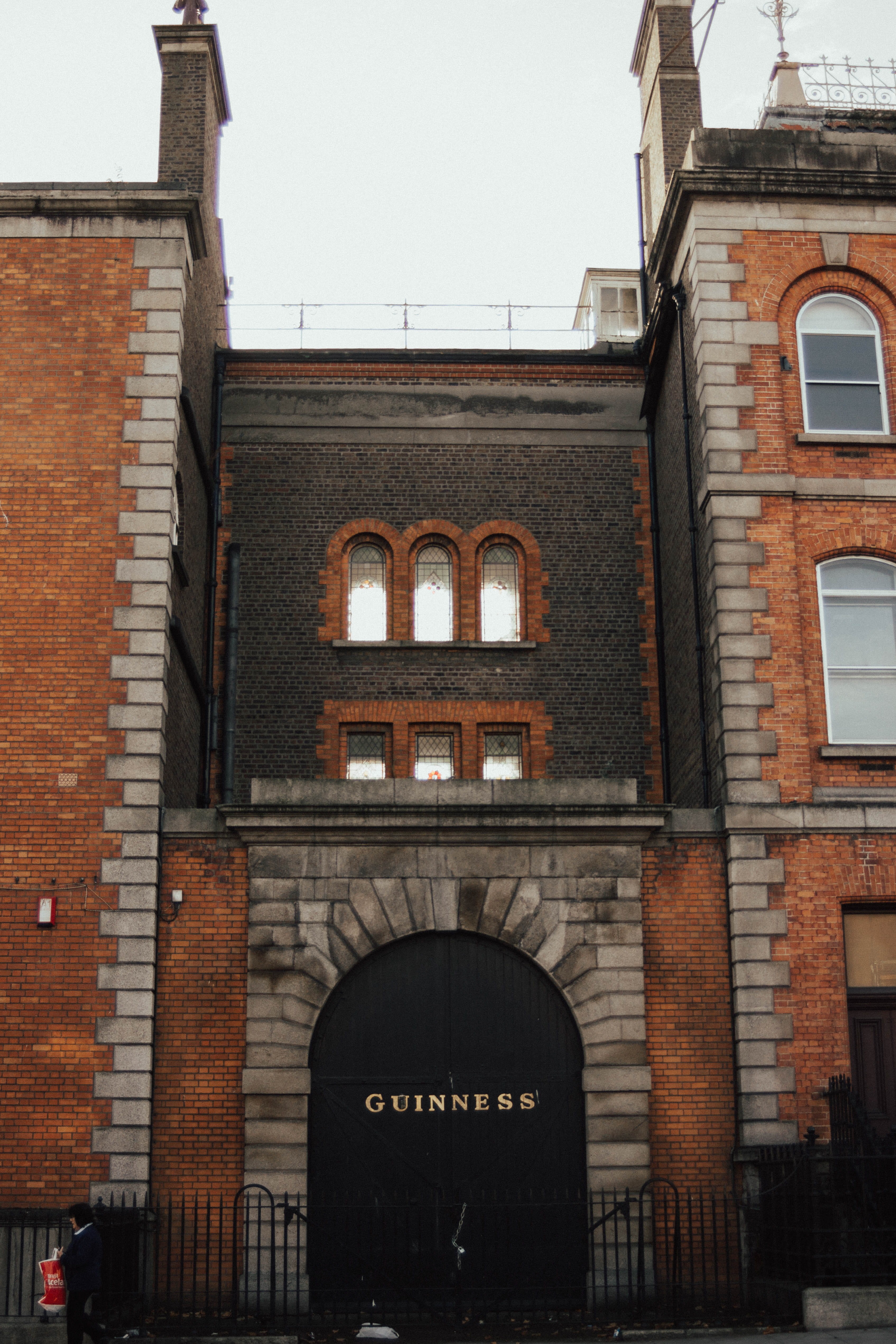 window, windows, red brick, sky, dublin, day, building, art, arch, low angle view, western script, outdoors, information, dublin 8, urban, street, Phone HD Wallpaper