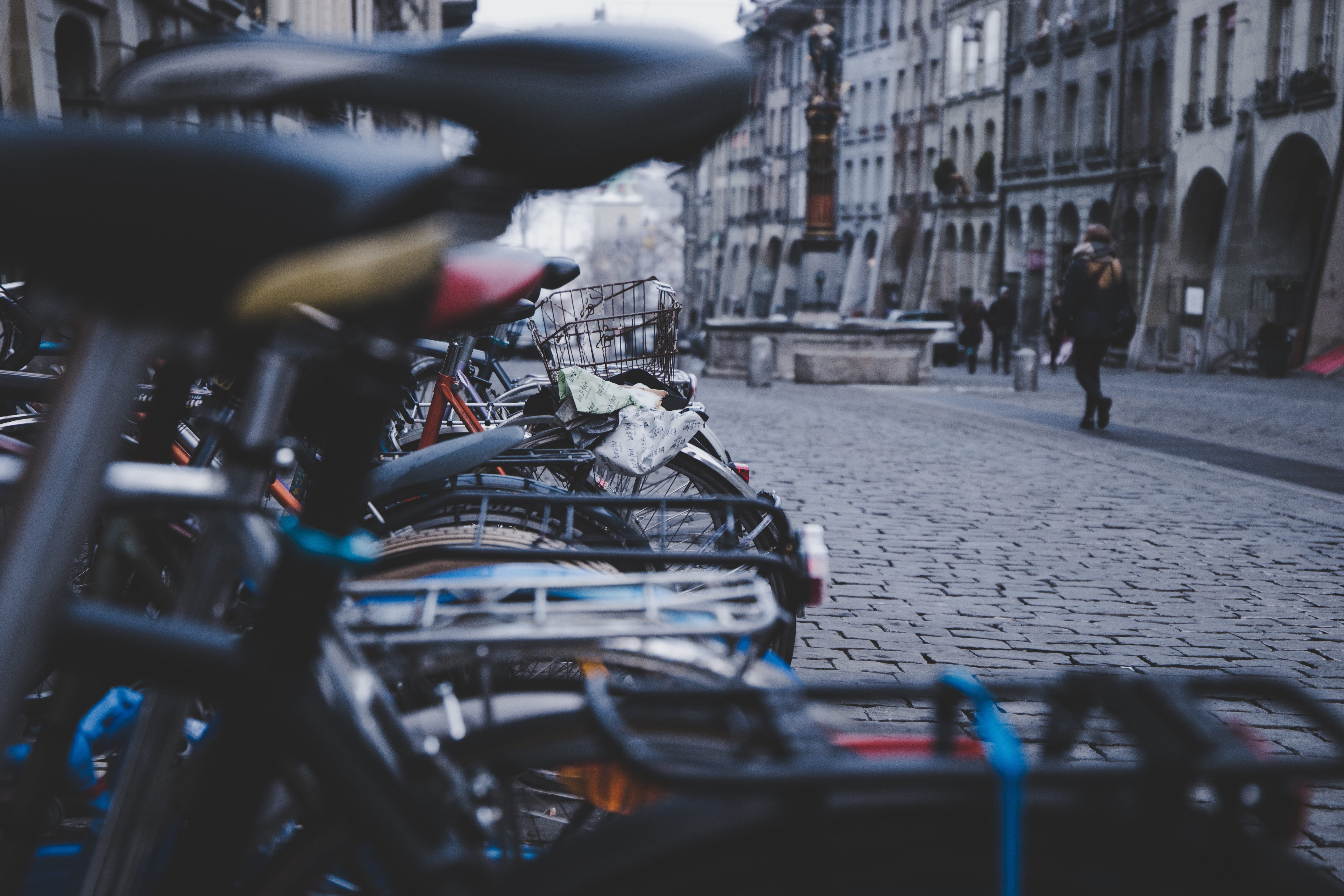 bicycle, architecture, city Life, concrete, mode of transportation, focus on background, land vehicle, gray, 5K, italy, real people, street, incidental people, HD Wallpaper