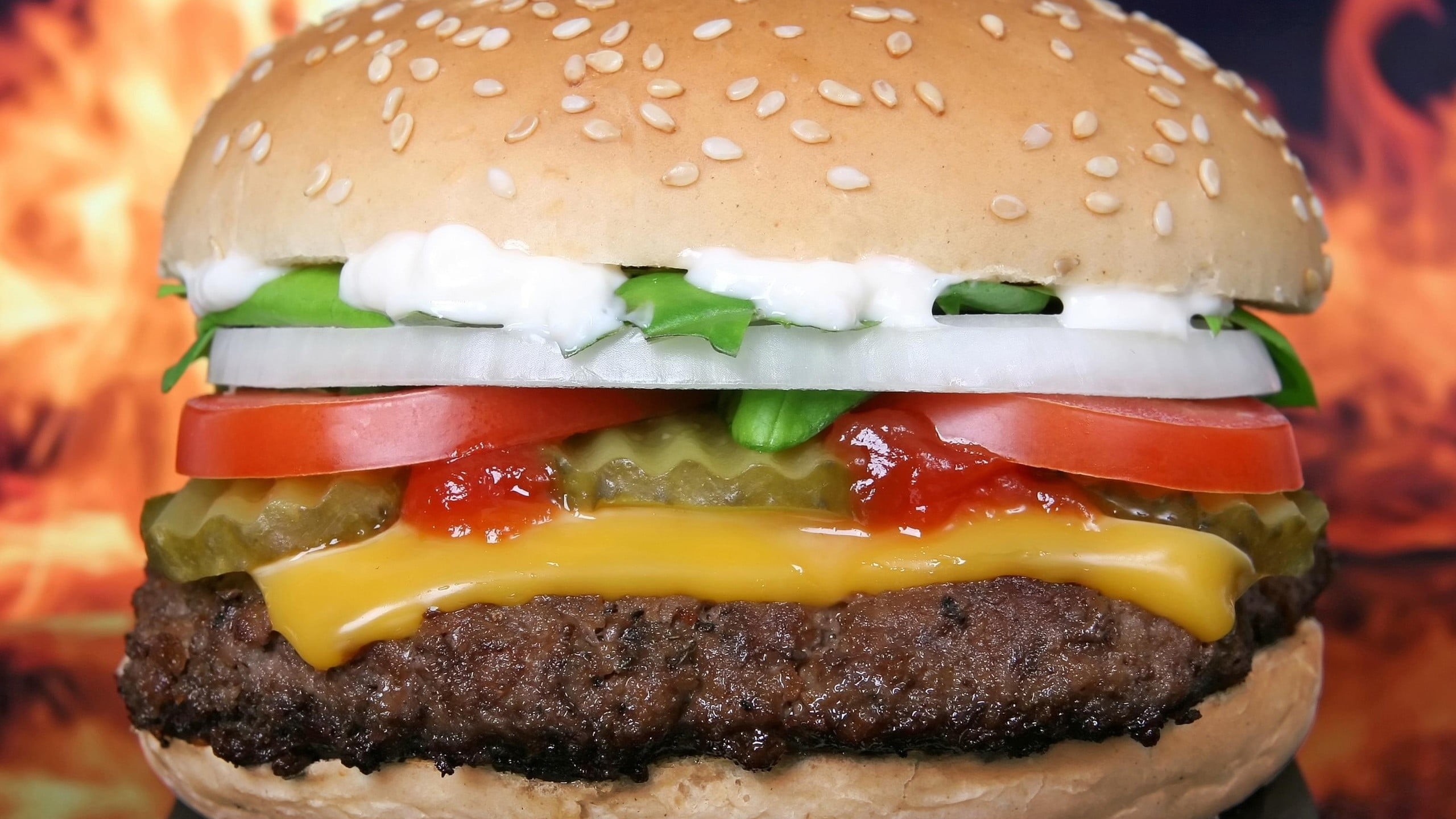 close-up, cheeseburger, indoors, temptation, bread, 2K, hamburger, meal, vegetable, sandwich, melting, burger, no people, fruit, dairy product, fast food, HD Wallpaper