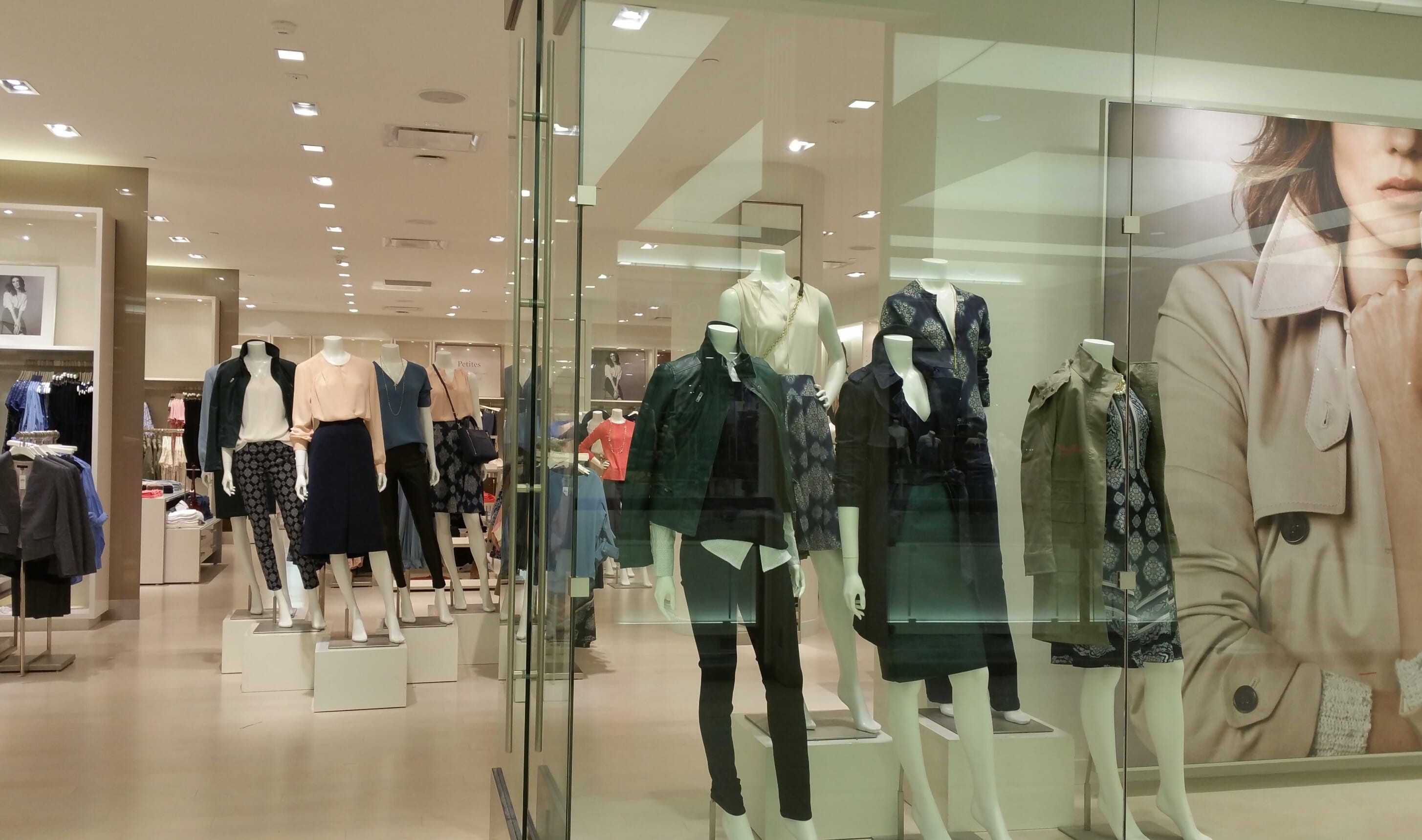 mannequins, clothing, retail, no people, clothing store, shopping mall, human representation, clothes, showroom, 2K, sale, mall, store, display, reflection, HD Wallpaper