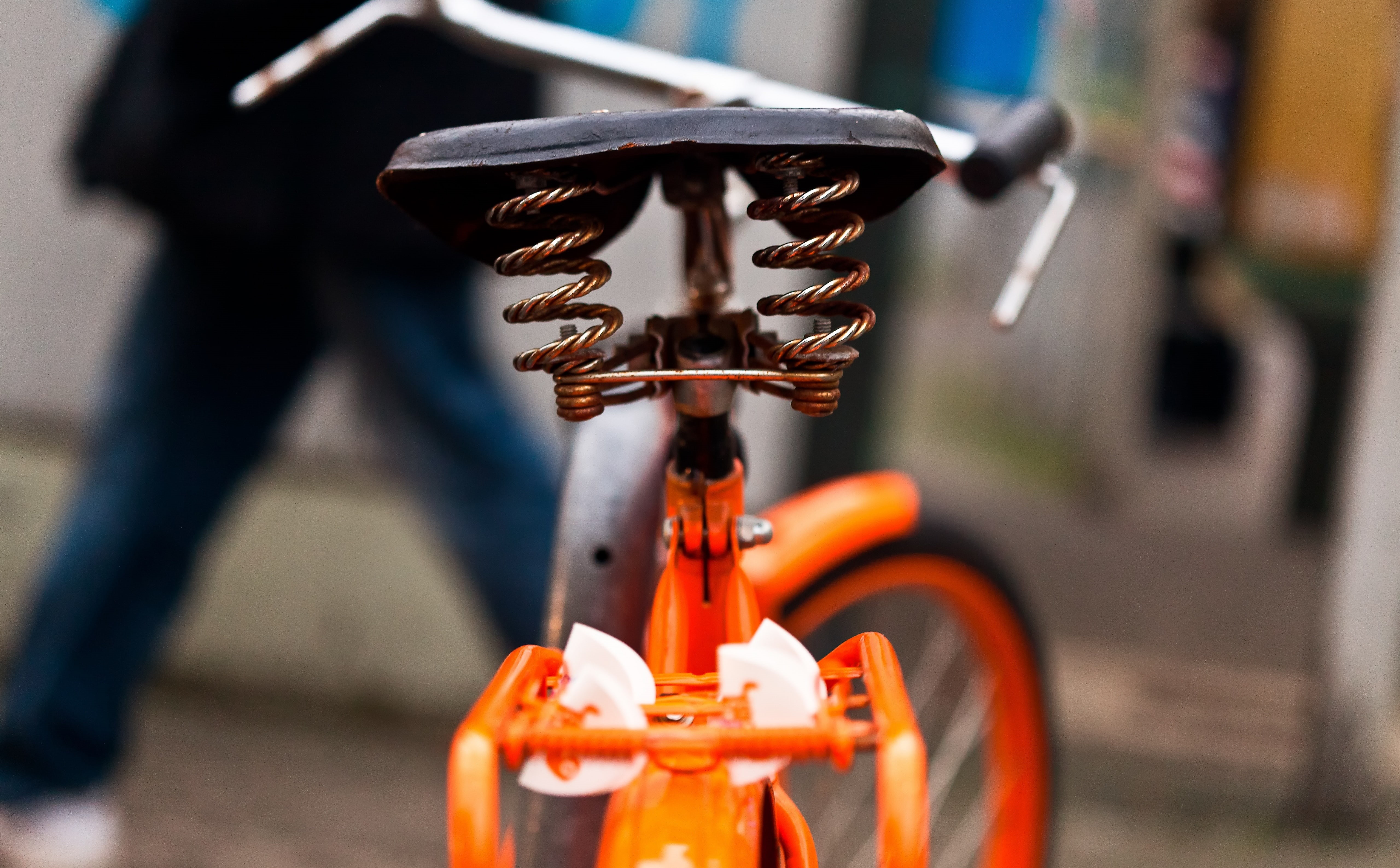 no people, Saddle, mode of transportation, machinery, Metal, land vehicle, selective focus, bike, art and craft, city, suspension, focus on foreground, HD Wallpaper