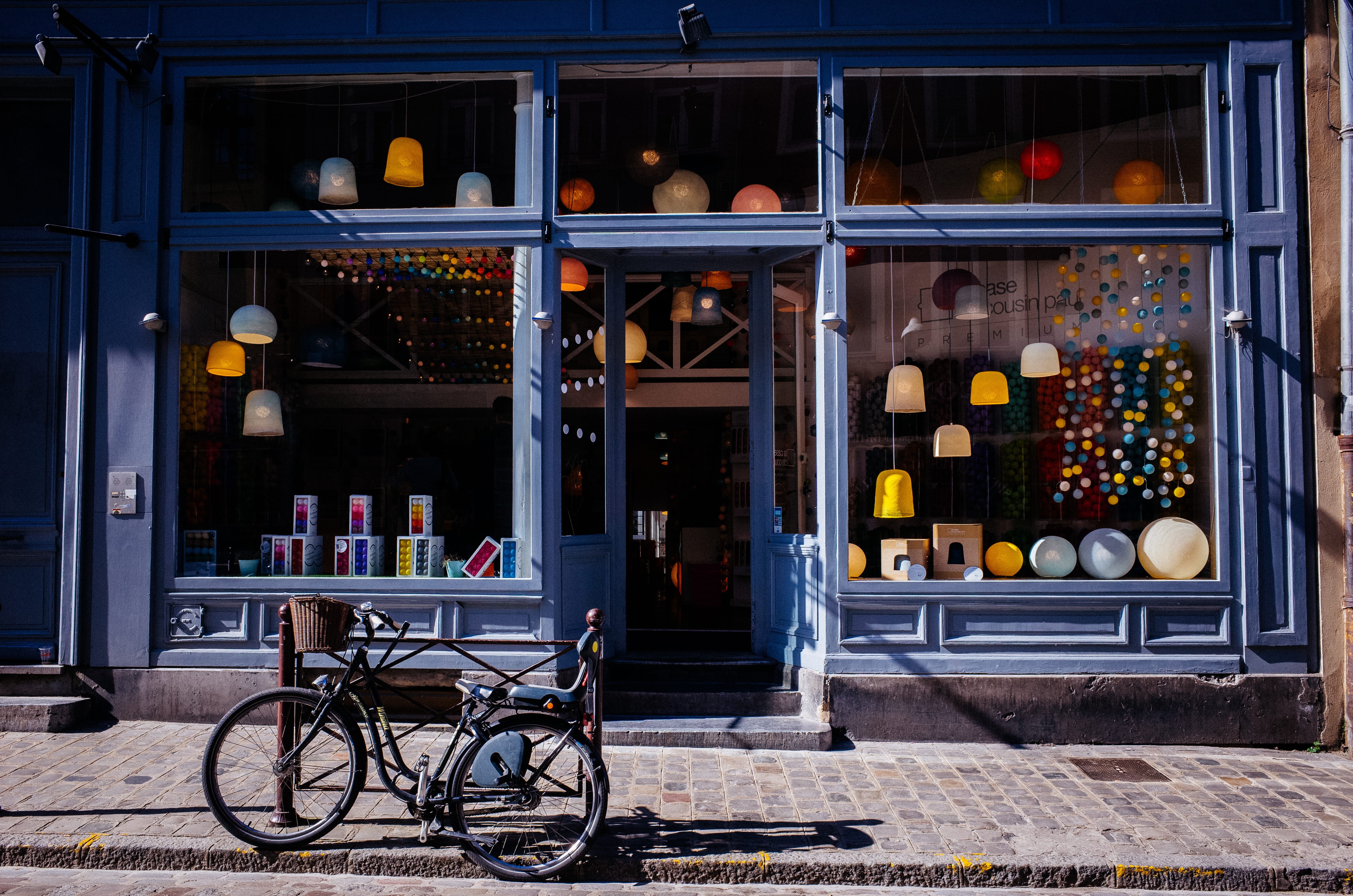 lamp, illuminated, bicycle, parked bicycle, city, parked, retail, no people, store, blue, near, black, colours, bike, land vehicle, outdoors, transportation, HD Wallpaper