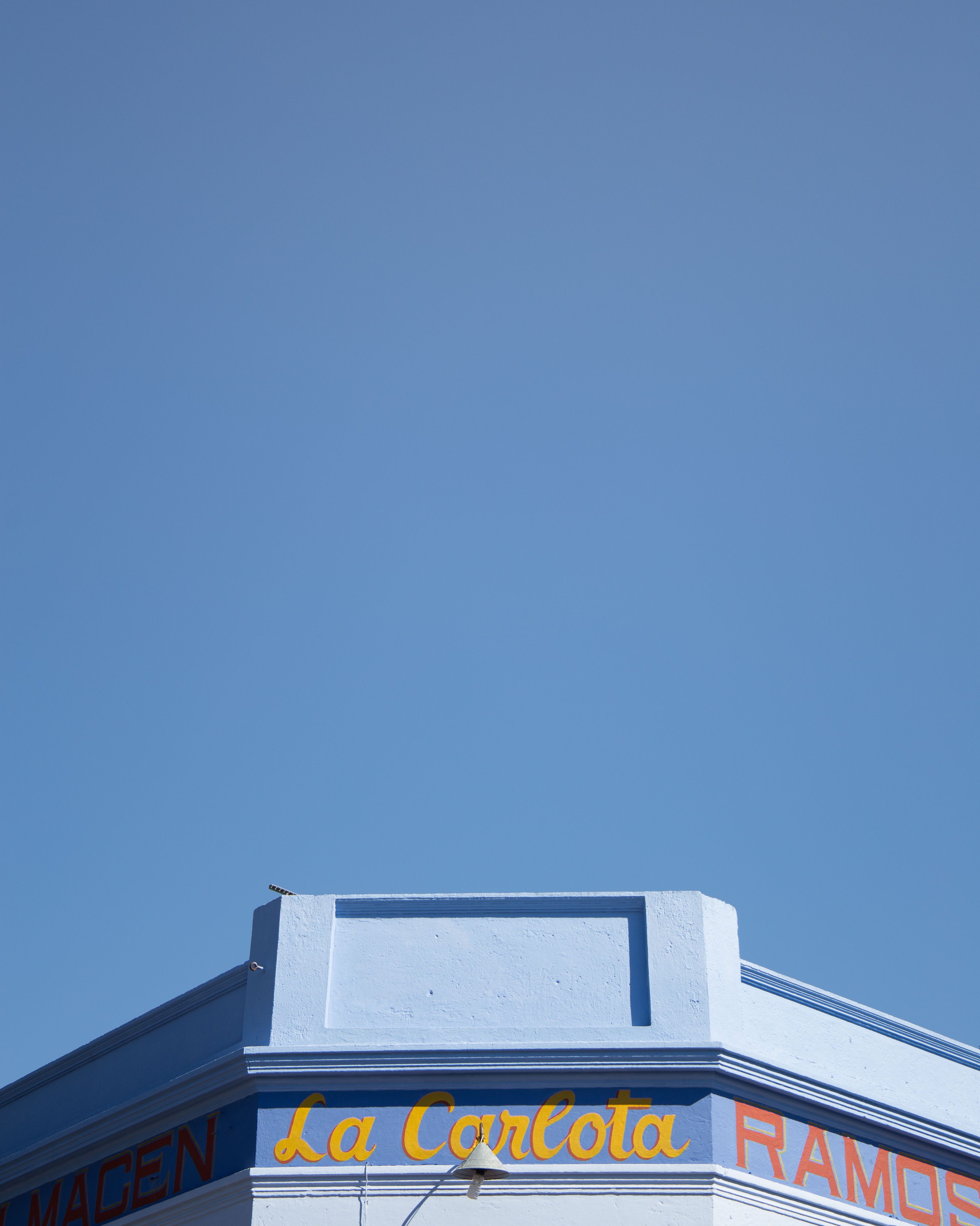 store, building exterior, blue, copy space, sky, photo, built structure, la, western script, roof, daytime, commercial sign, architecture, outdoors, no people, Phone HD Wallpaper