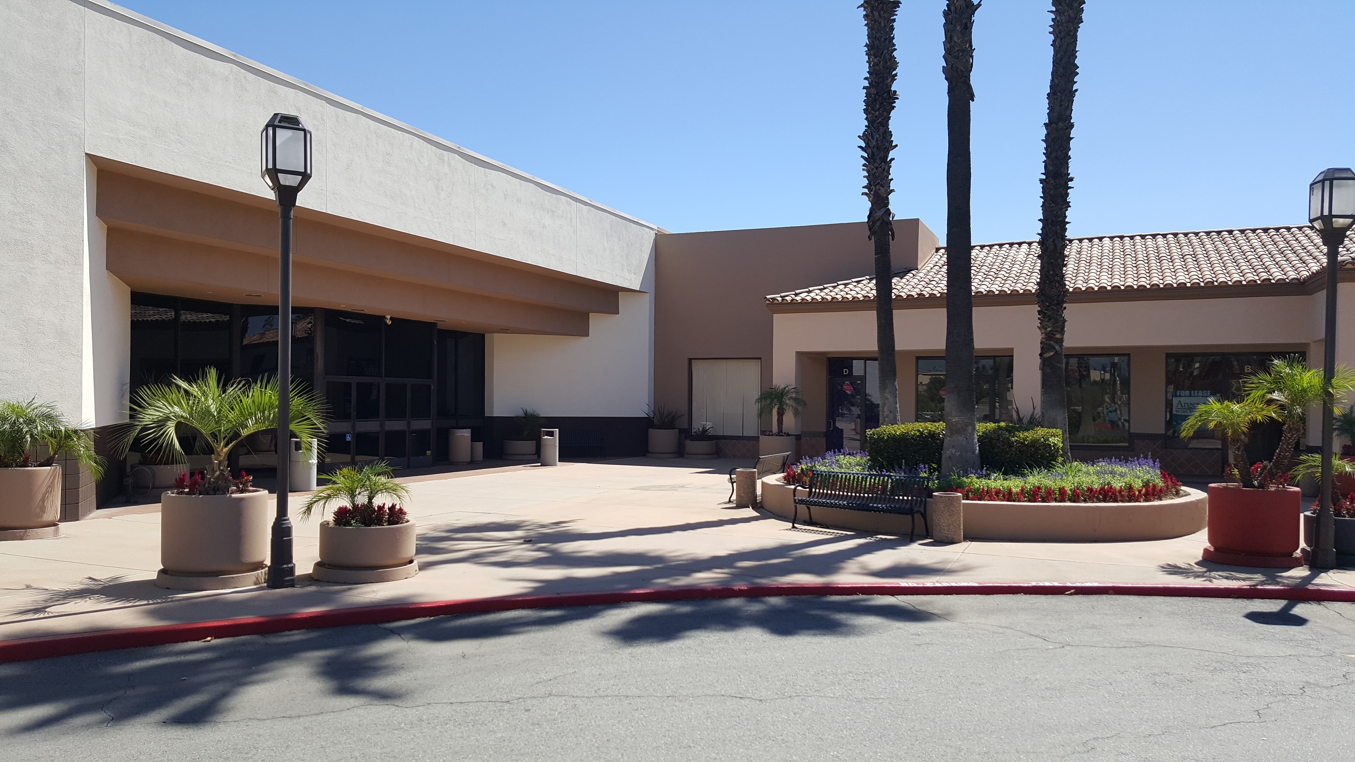 no people, building exterior, residential district, potted plant, wealth, building, sunny, office building exterior, 5K, strip mall, sunlight, architecture, HD Wallpaper