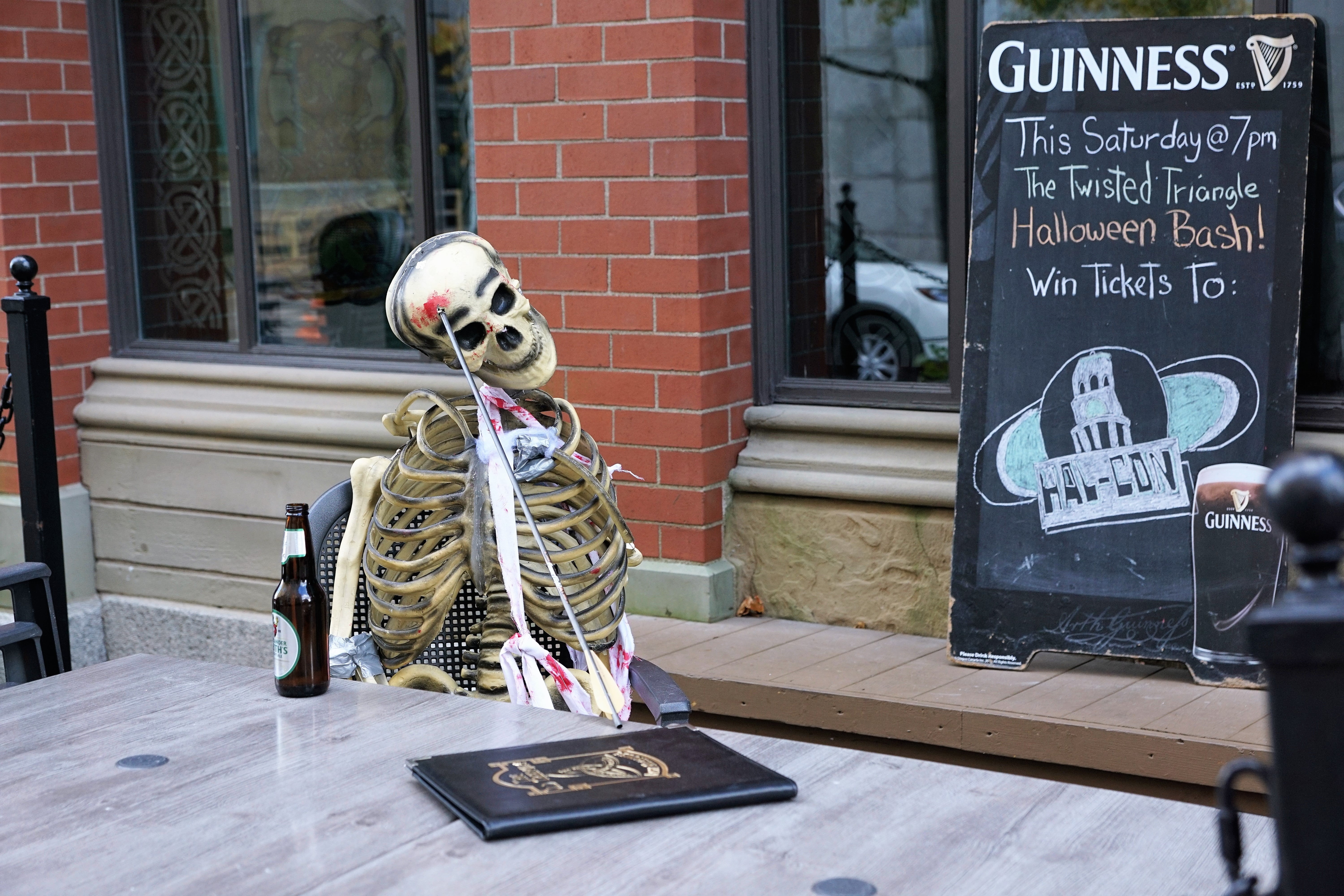 bar, board, outdoors, city, storefront, rip, festival, canada, map, human representation, pub, dead, halloween, death, western script, brick wall, brick, HD Wallpaper