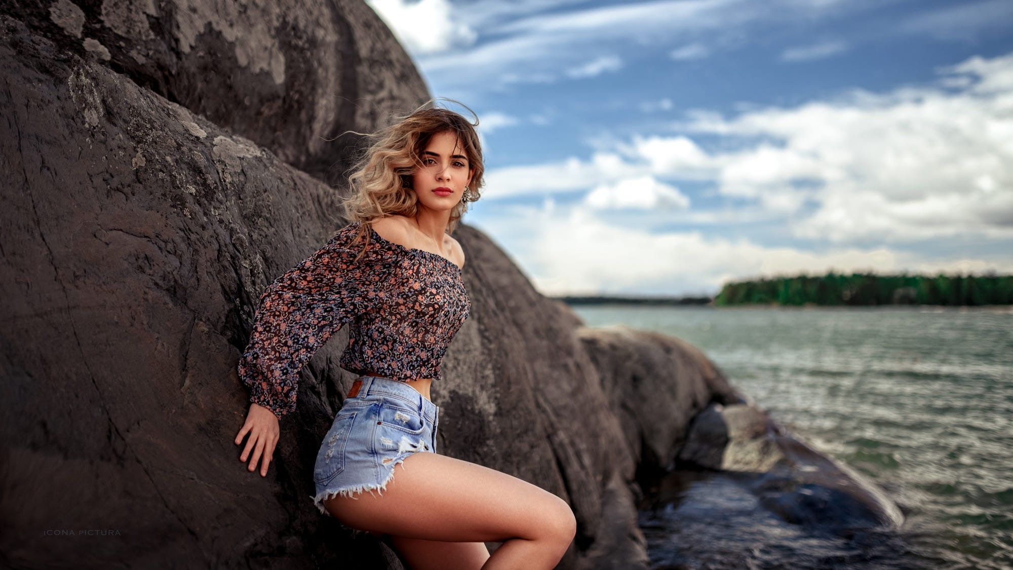 women outdoors, hairstyle, nature, beauty, water, belly, bare shoulders, 1080P, young women, leisure activity, brunette, solid, hair, sky, happiness, depth of field, HD Wallpaper