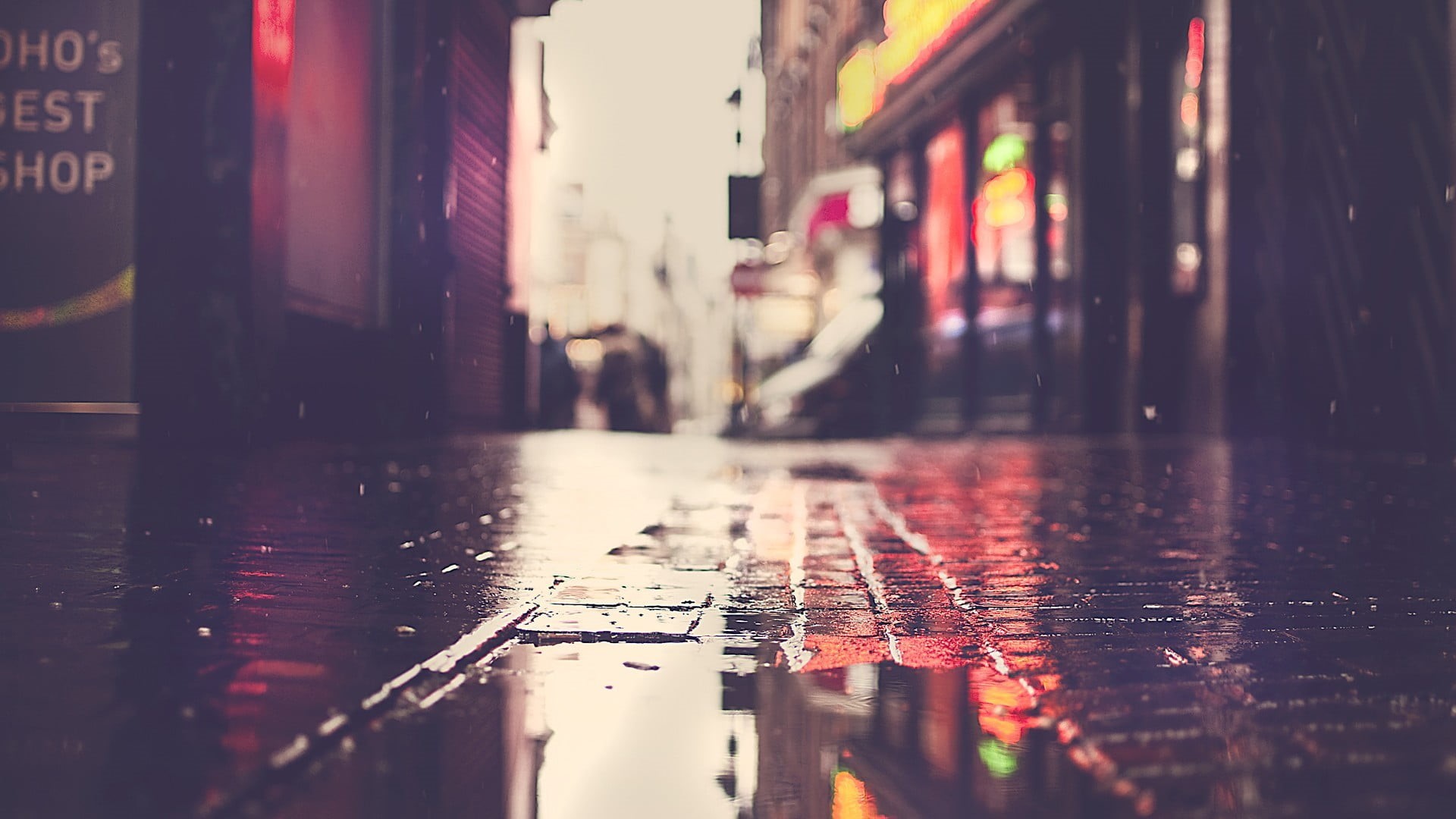 photography, street, wet, focus, city, illuminated, incidental people, nature, selective, reflection, 1080P, drop, puddle, built structure, rainy season, HD Wallpaper