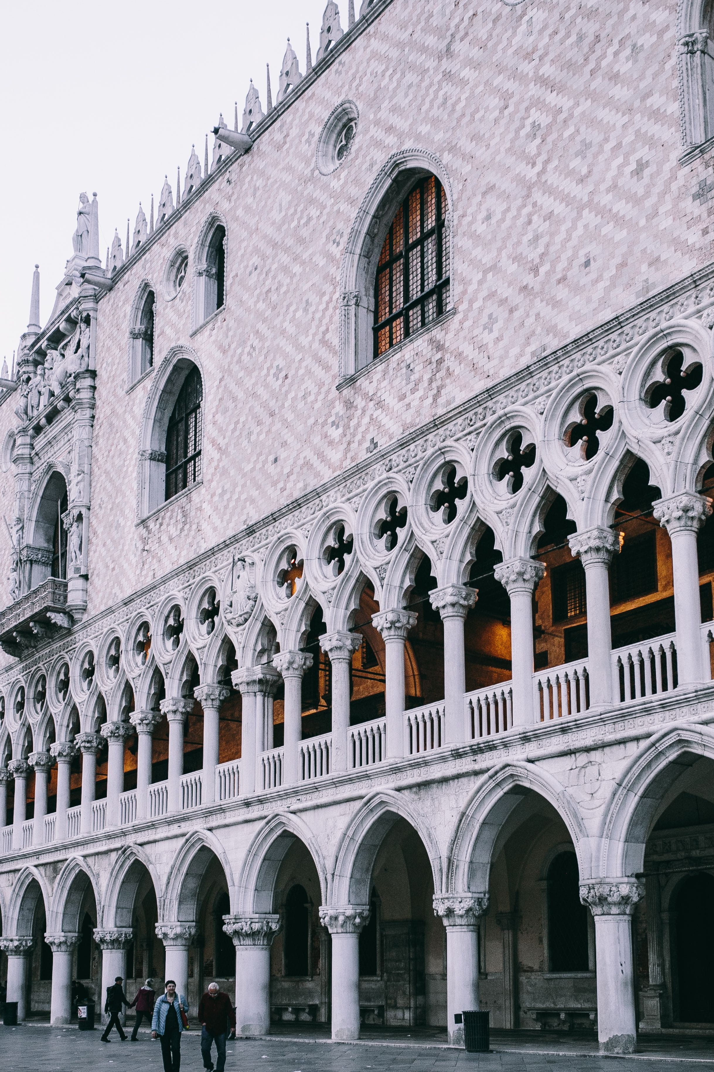 building, built Structure, italian, mediterranean, veneto, trip, Europe, arch, architecture, outdoors, low angle view, famous Place, arched, Italy, vacations, Phone HD Wallpaper