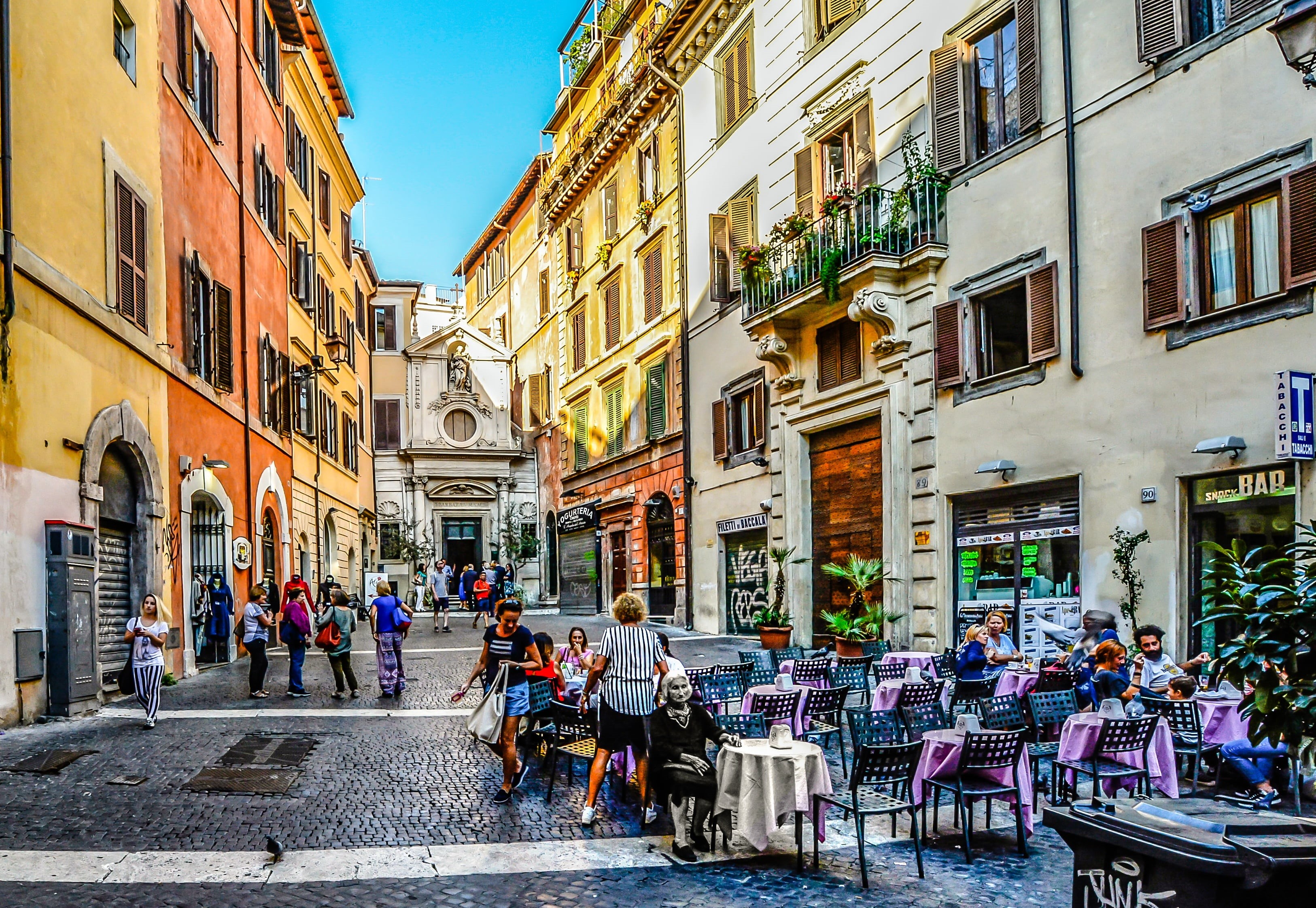 city, walking, real people, 2K, men, old, women, rome, building, lifestyles, large group of people, city life, window, people, age, lady, architecture, HD Wallpaper