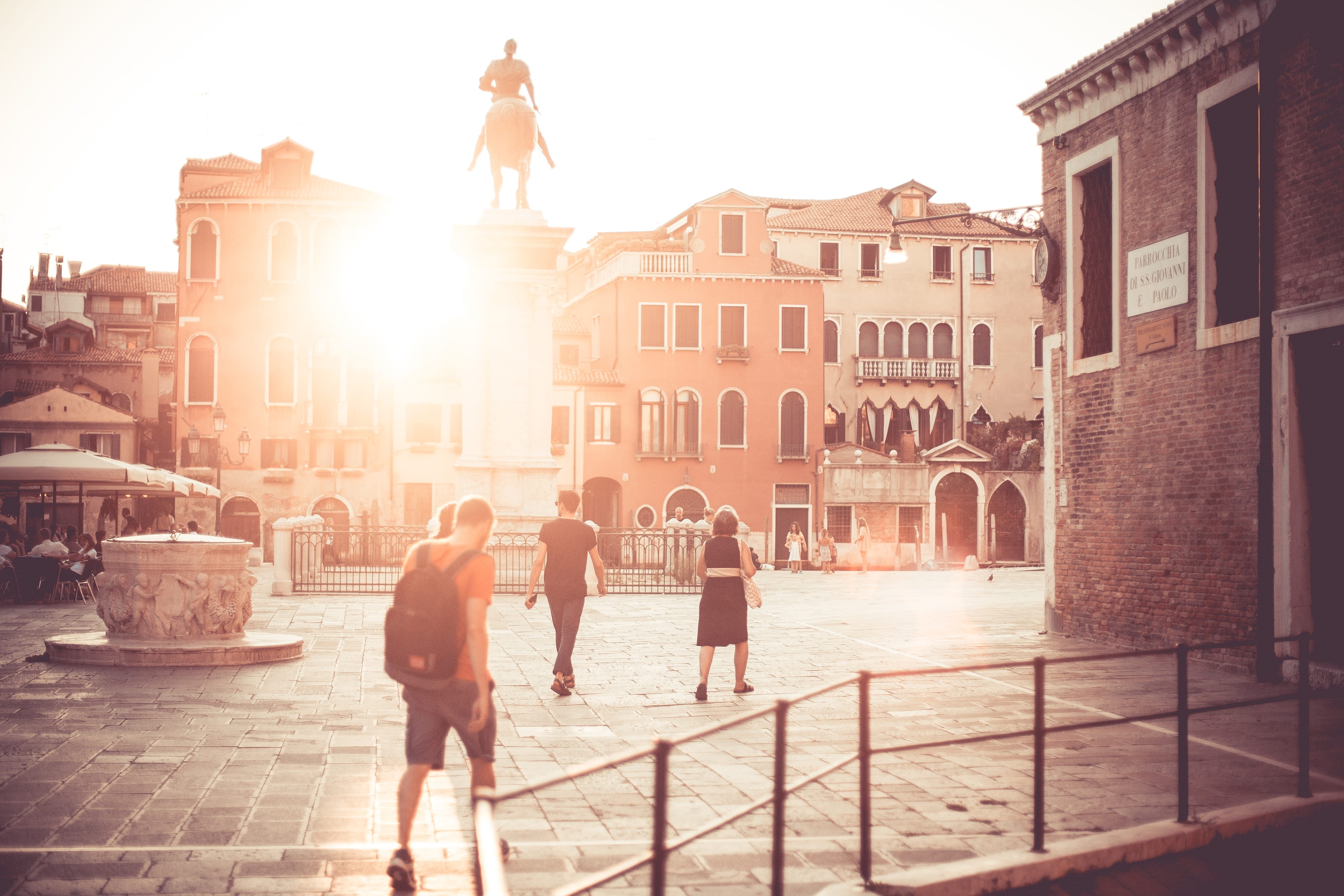 antique, old, outdoors, adult, sky, people, sunlight, tourist, building exterior, sunny, Sunset, lens flare, travel Destinations, Venice, real people, piazzale, HD Wallpaper