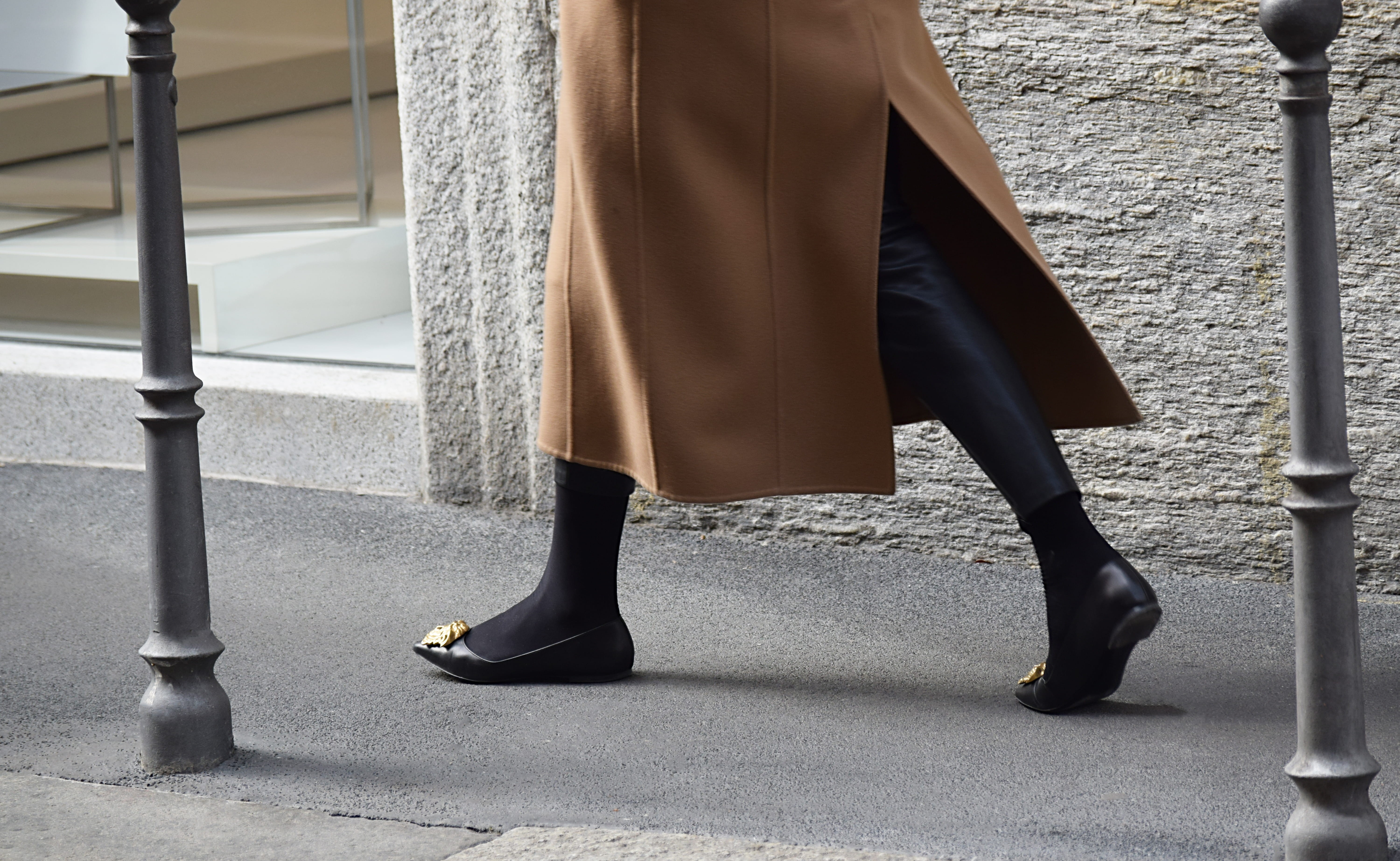 shoe, wedge, human leg, women, standing, trench coat, outdoors, promontory, footwear, city, lifestyles, clogs, high heel, coat, woman, day, pair, clothing, HD Wallpaper