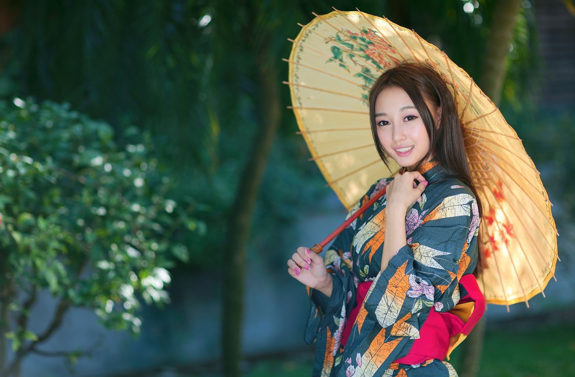 lifestyles, young women, hairstyle, standing, smiling, portrait, leisure activity, paper, umbrella, nature, young adult, focus on foreground, Asian, women, HD Wallpaper