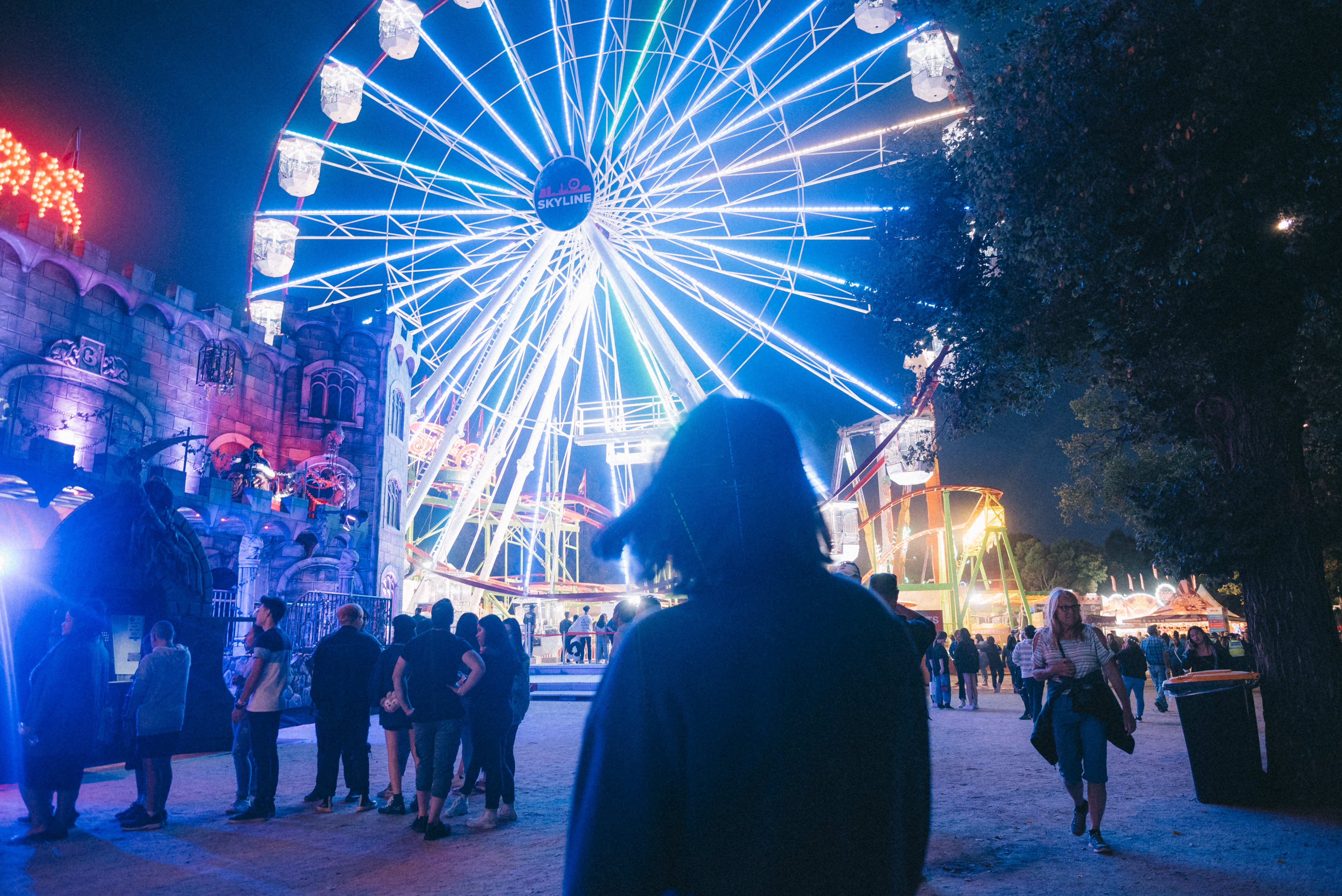 human, pedestrian, light, apparel, woman, flare, city, amusement park ride, architecture, illuminated, outdoors, urban, motion, night, crowd, town, new years eve, HD Wallpaper