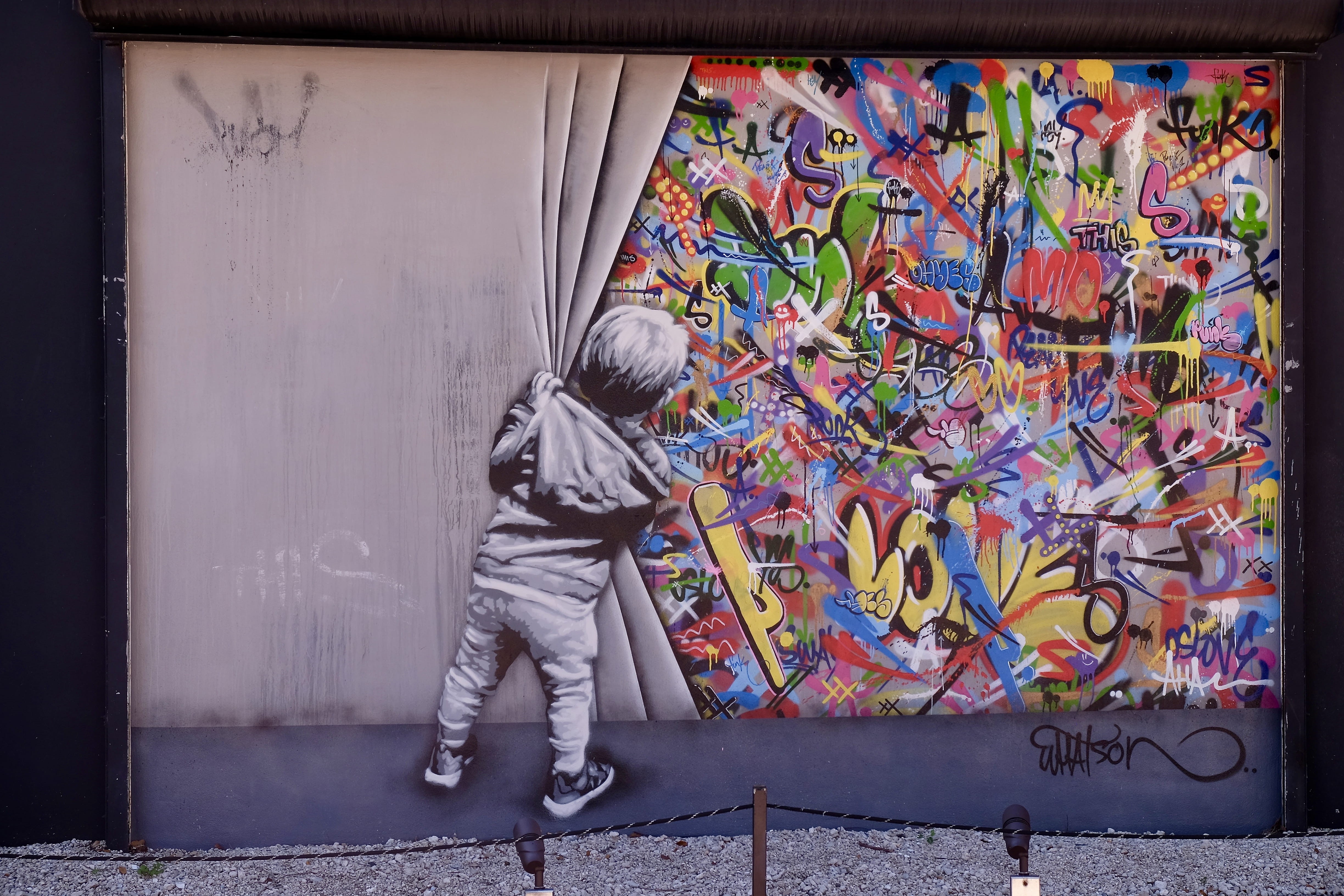 sketch, artist, footwear, tarmac, holding, multi colored, clothing, wall, men, creativity, wall - building feature, person, apparel, drawing, wynwood walls, HD Wallpaper