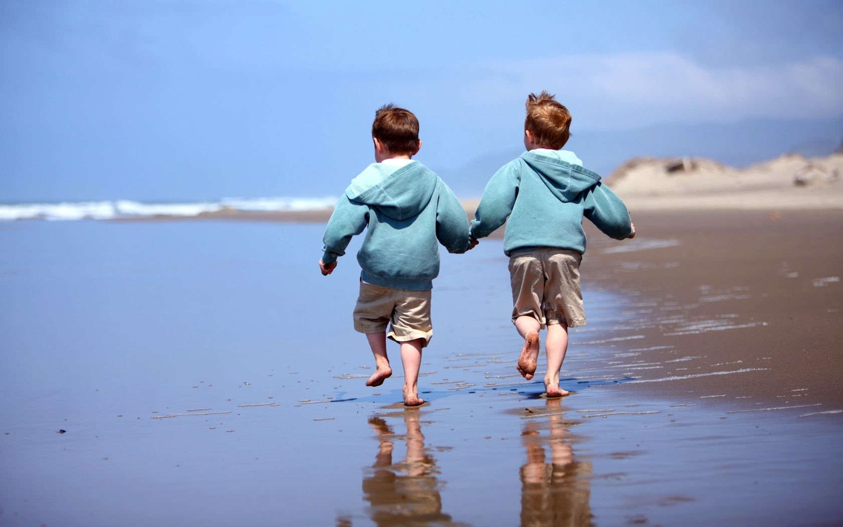 toddler, horizon, men, fun, sand, leisure Activity, children, walk, relaxation, summer, boys, young Adult, bonding, full length, childhood, hoodie, small, HD Wallpaper