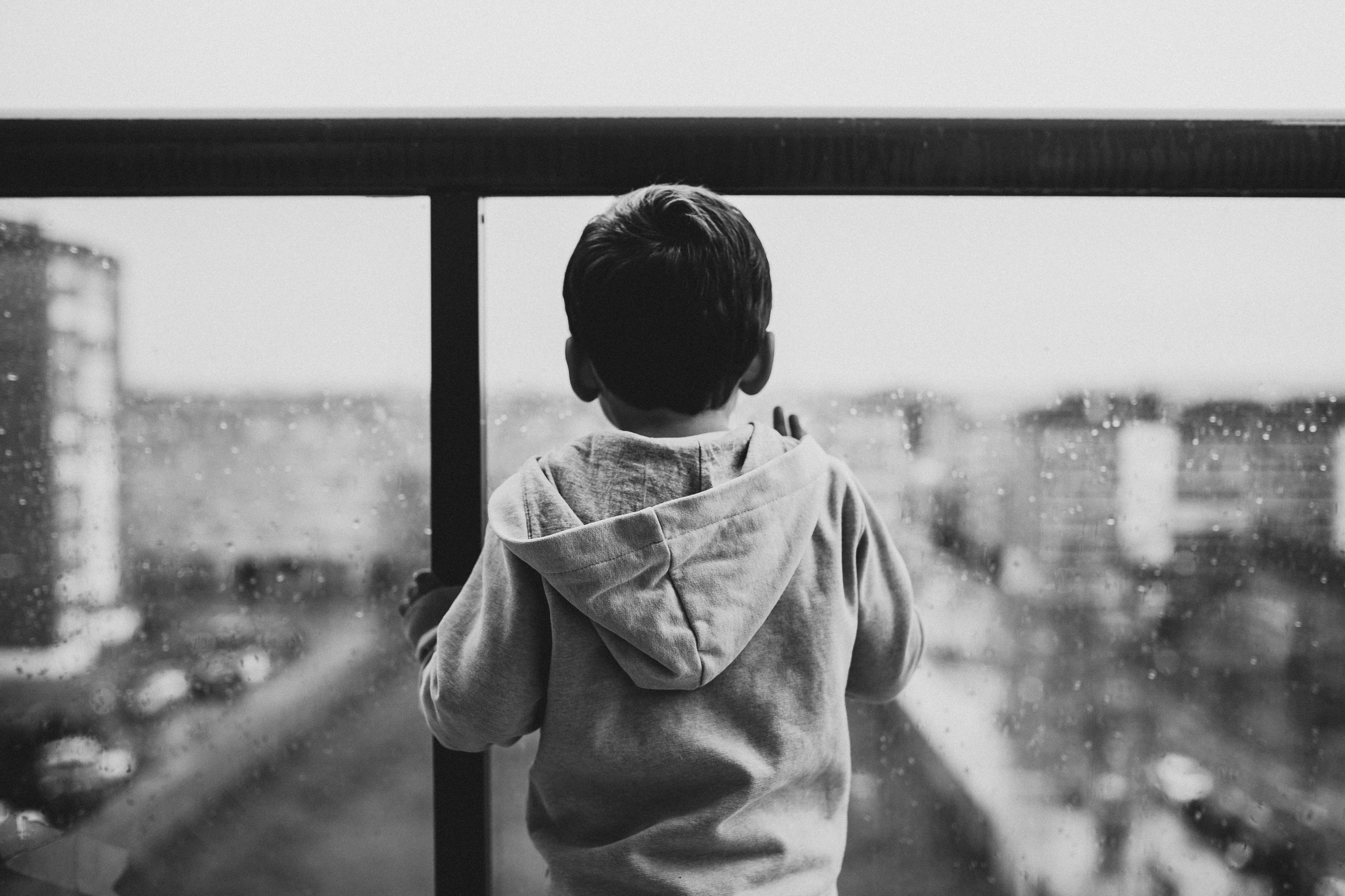 vehicle, outfit, architecture, waiting, toddler, winter, cold temperature, black-and-white, offspring, city, son, child, gray, one person, glass window, HD Wallpaper