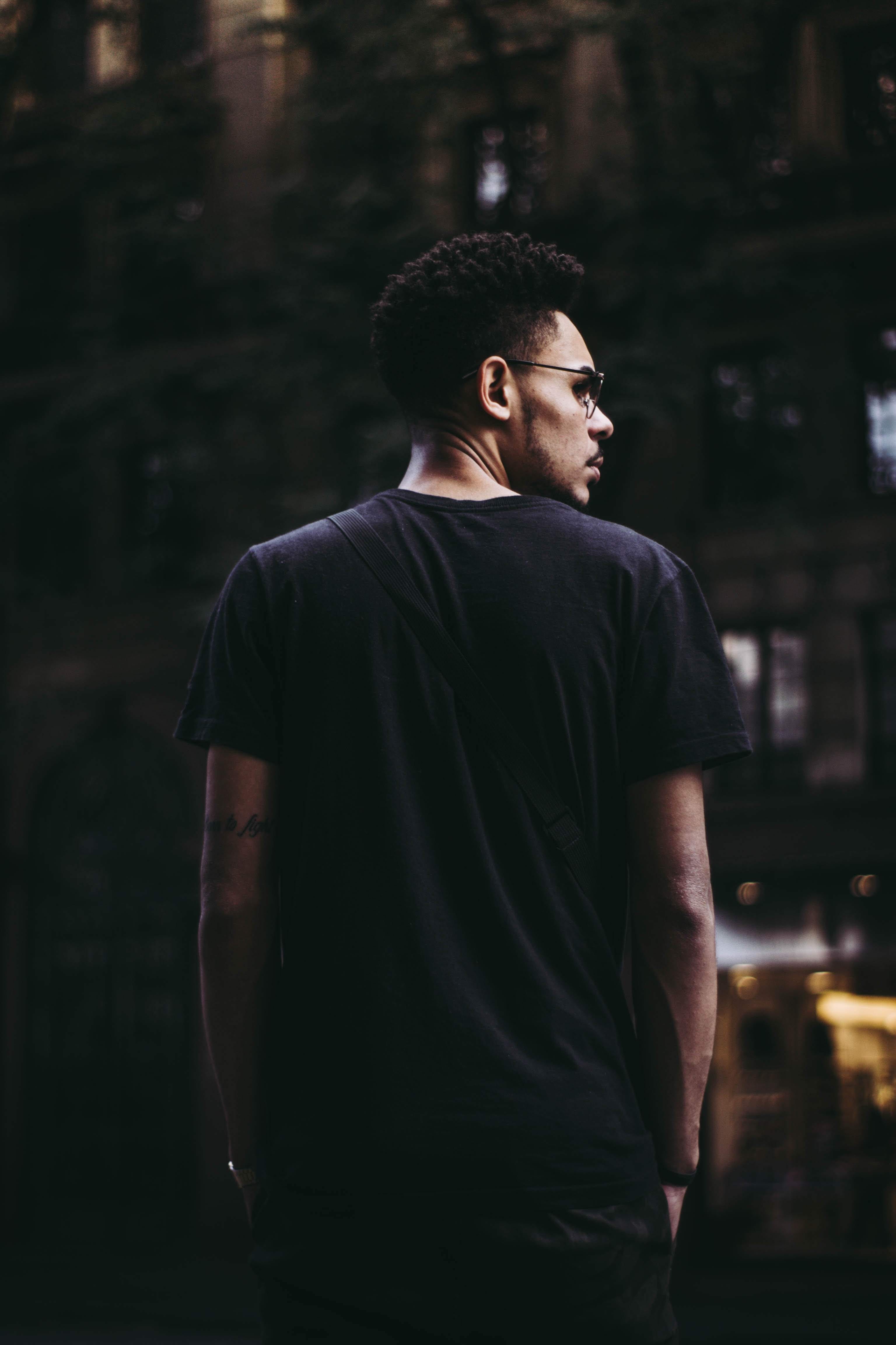 day, wearing, standing, model, contemplation, depth of field, focus on foreground, focus, shirt, photoshoot, architecture, t-shirt, person, hairstyle, male, Phone HD Wallpaper