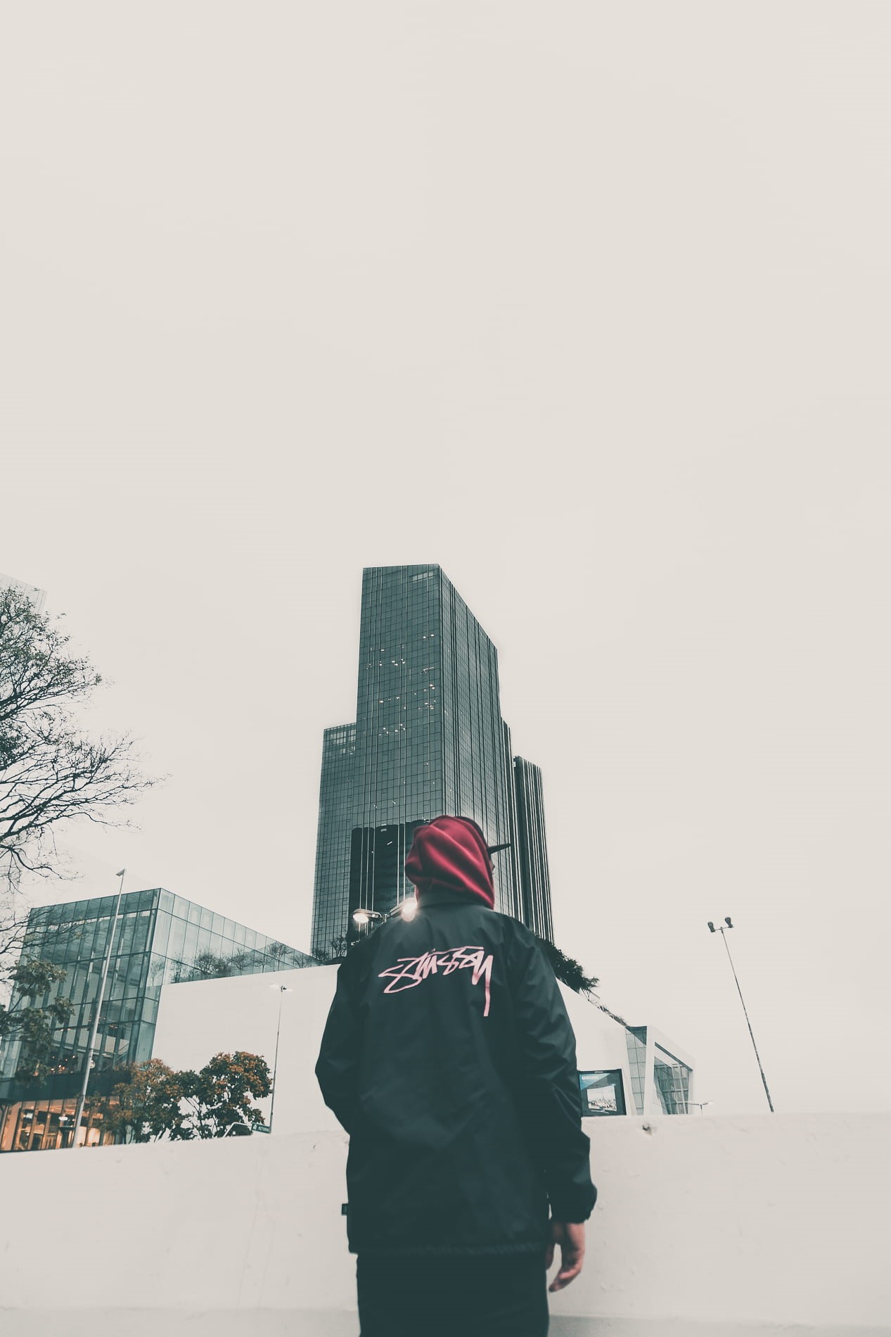 copy space, casual, adult, rear view, city, photoshoot, 720P, man, office building exterior, clothing, model, outdoors, lifestyles, three quarter length, Phone HD Wallpaper